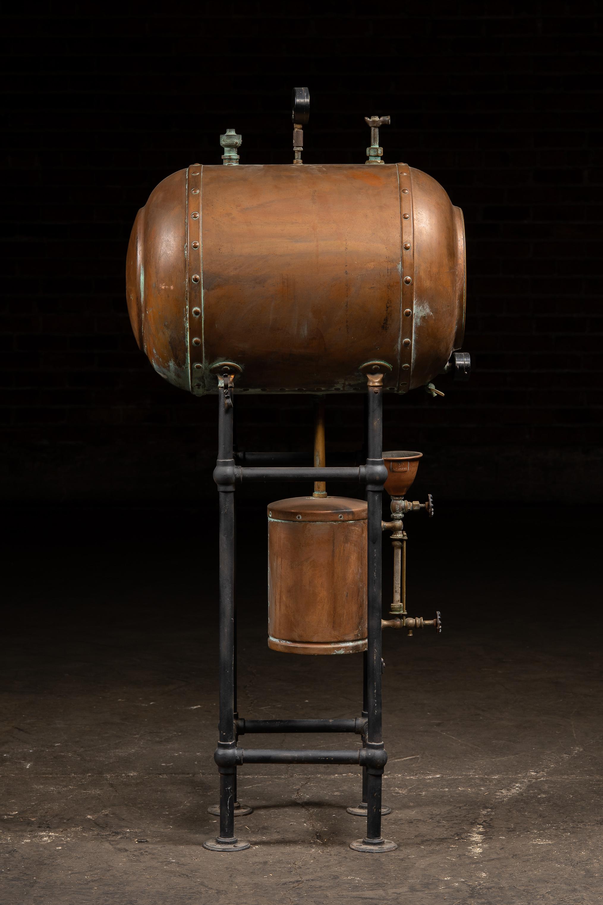 Appareil industriel ancien en cuivre pour réservoirs sous pression en vente 1