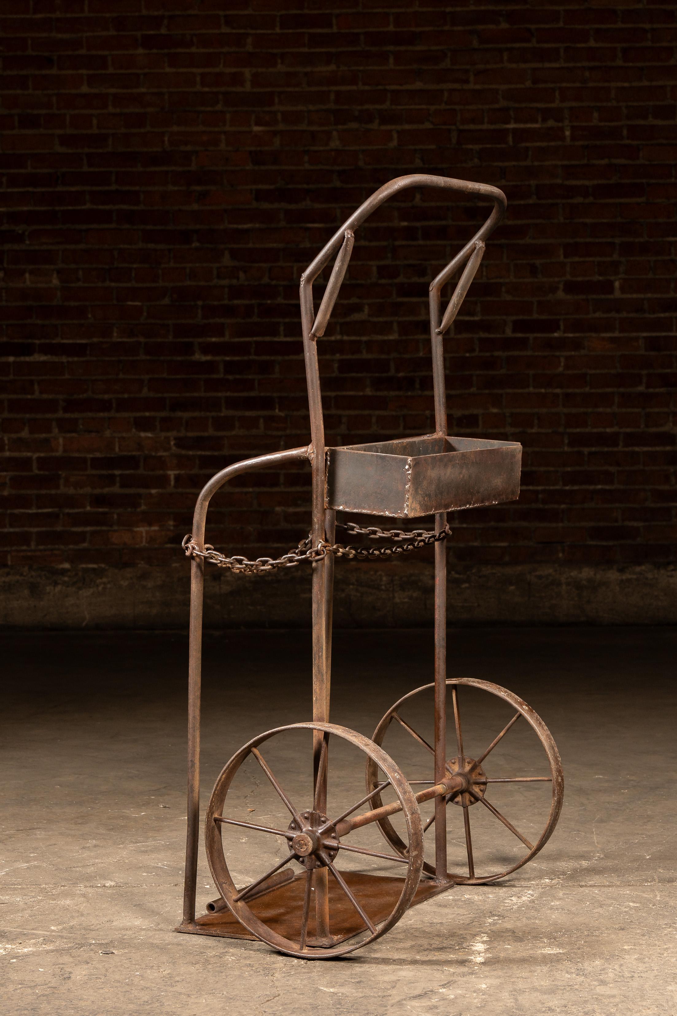 20ième siècle Chariot à cylindre industriel antique avec retenue de chaîne en vente