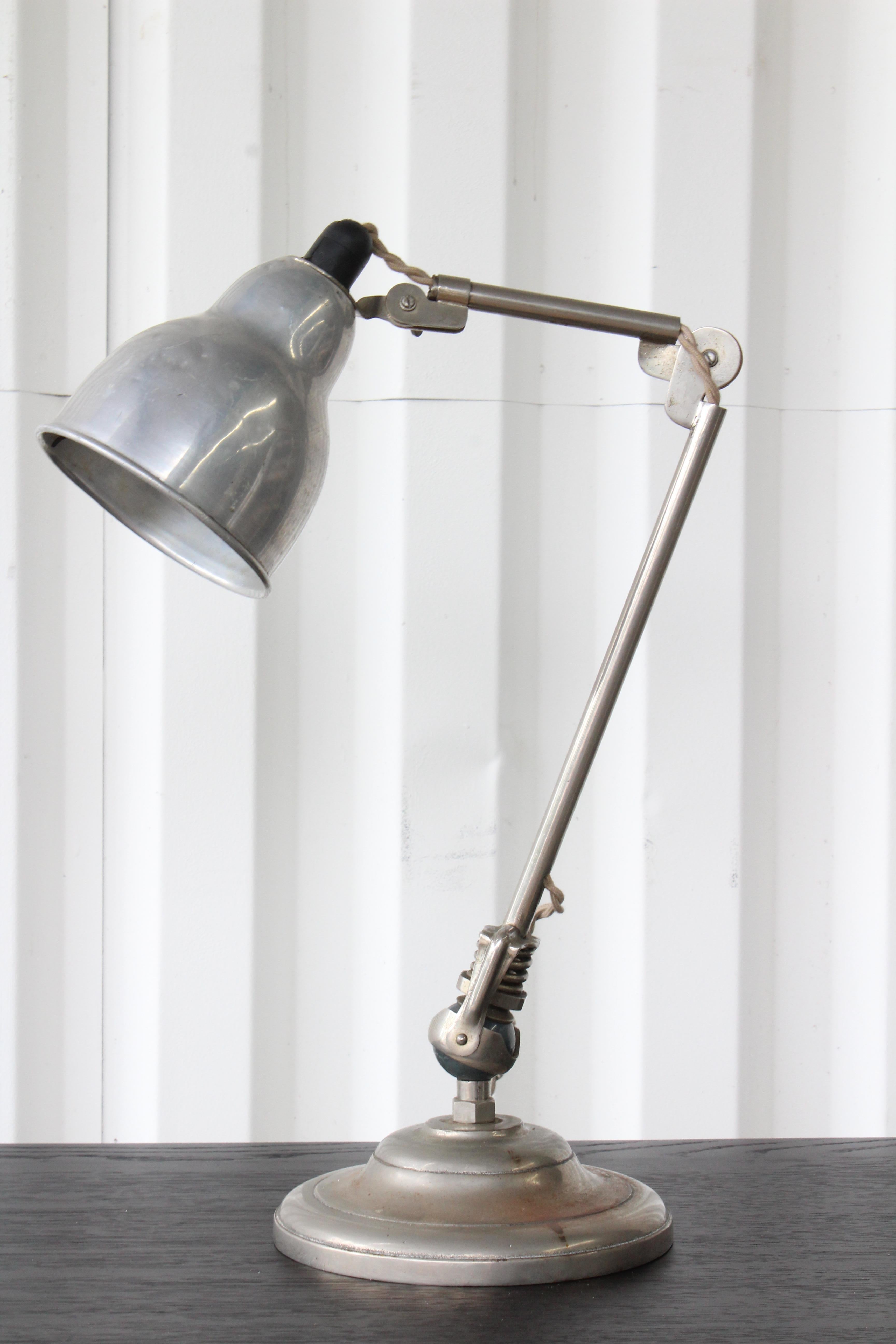 Antique industrial style desk lamp on pivoting ball base, USA, 1930s. Sits on a heavy iron base. Newer wiring with click switch. Roughly 22