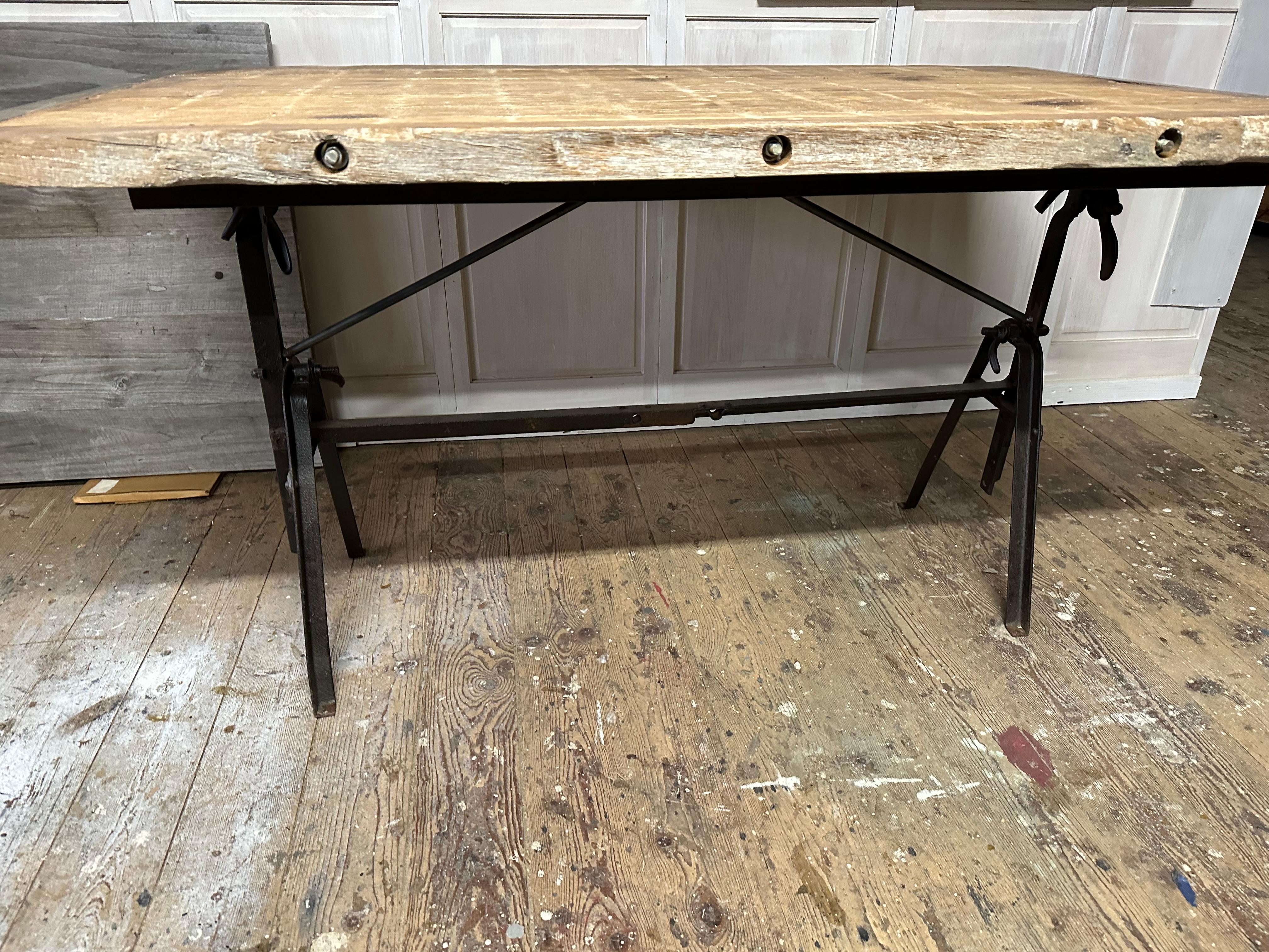 Américain Base de table de salle à manger industrielle antique en vente