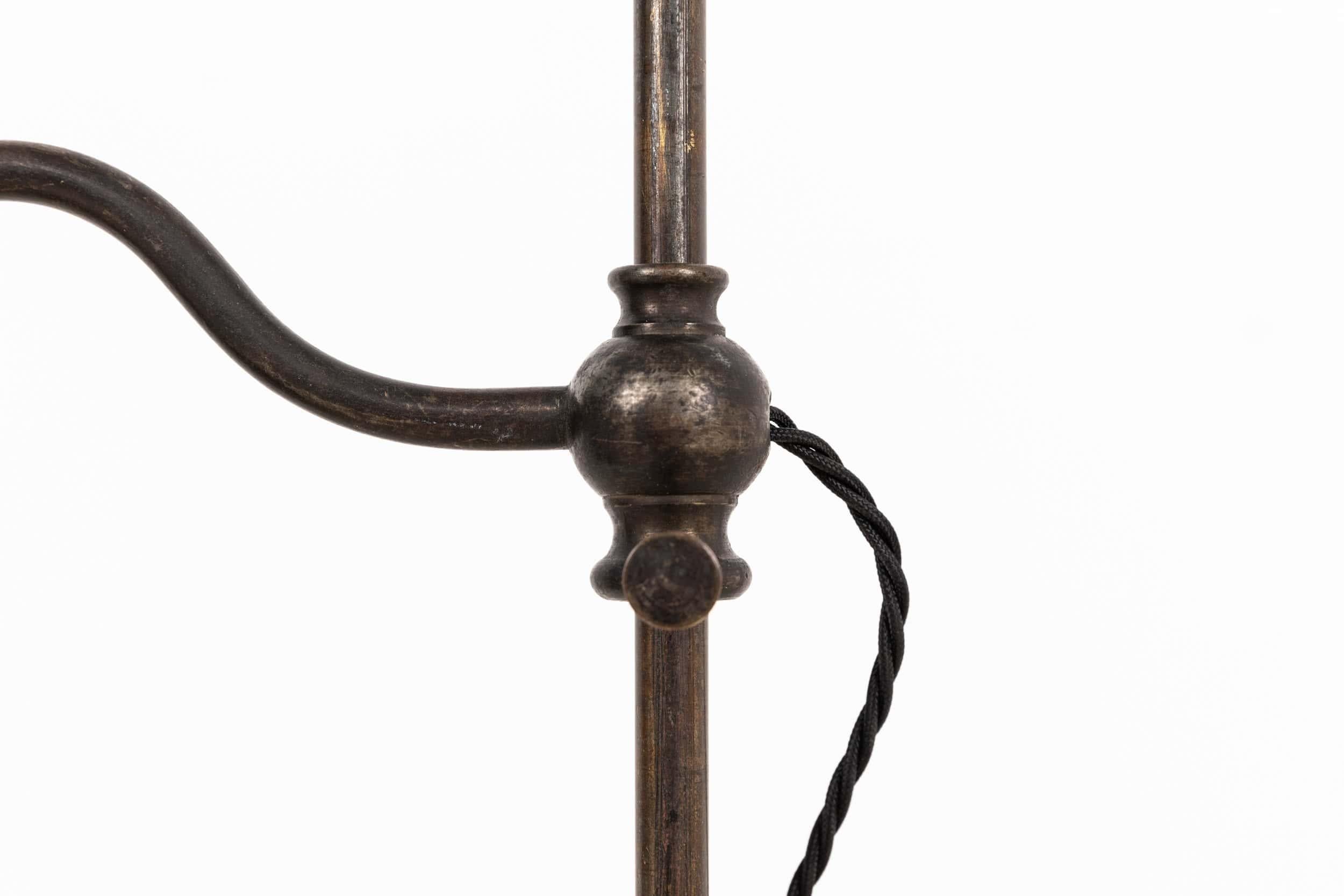 Antique Industrial Early 20th Century Brass Desk Lamp with Shell Shade, c.1915 In Fair Condition For Sale In London, GB