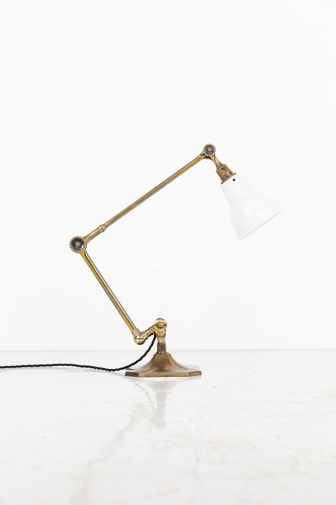 Ancienne lampe de bureau ajustable A.I.I C Industries en laiton, c.1920 en vente 1