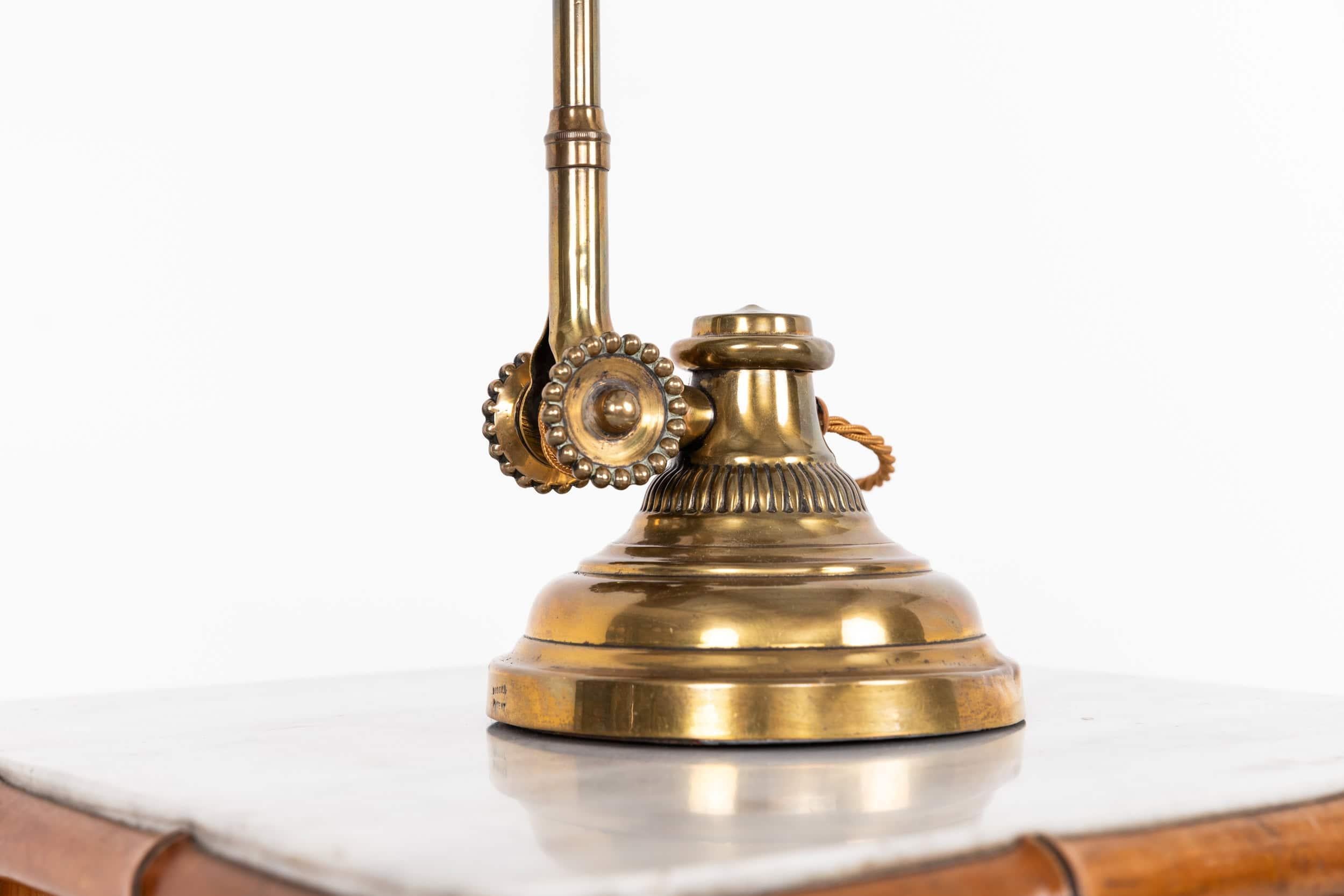 Antigua lámpara industrial de escritorio Dugdills de latón, c.1915 en venta 4