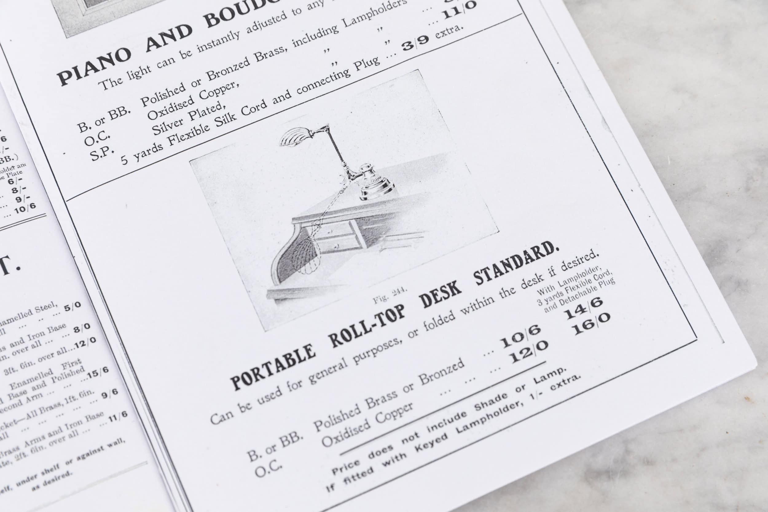 Antigua lámpara industrial de escritorio Dugdills de latón, c.1915 Inglés en venta