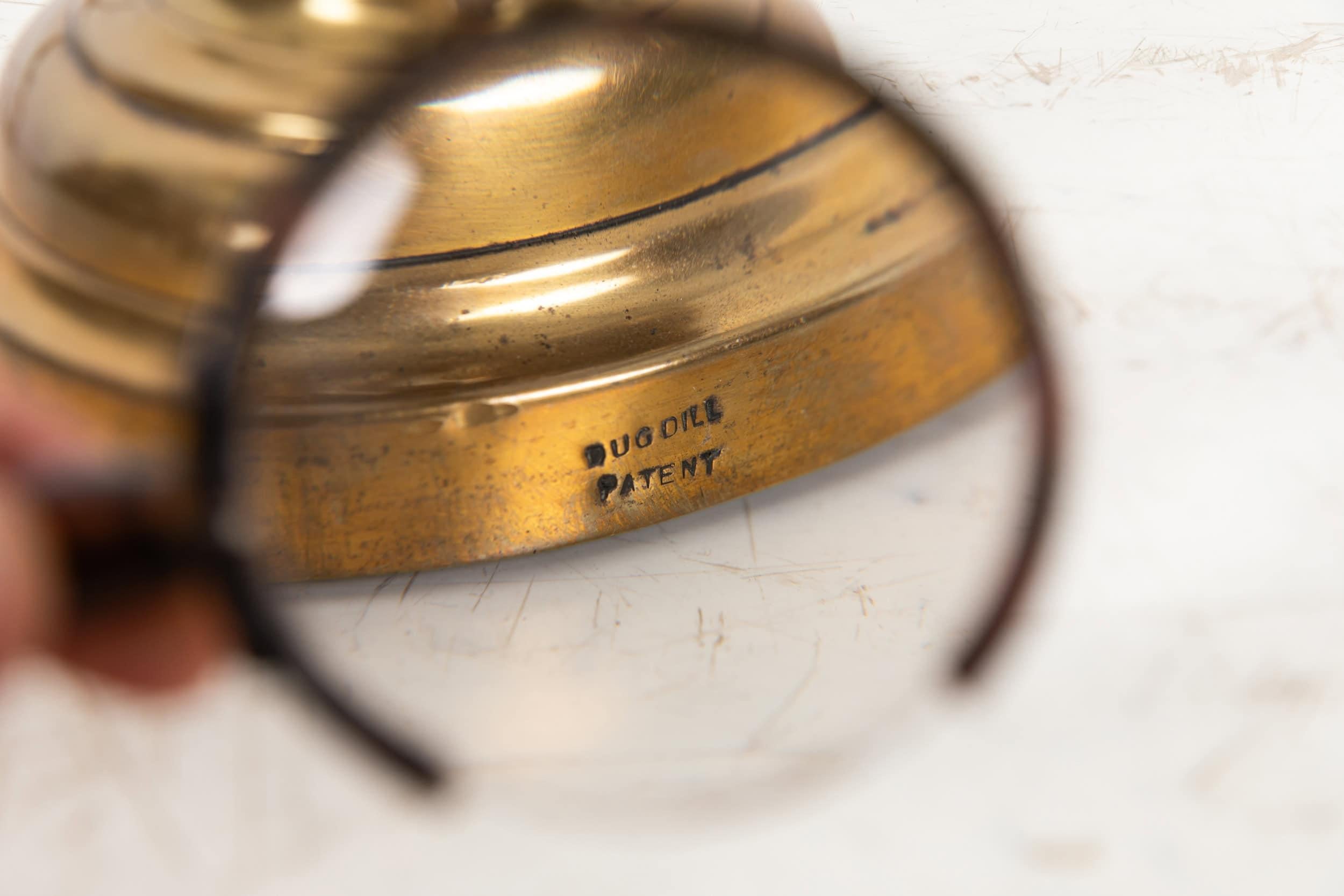 Antigua lámpara industrial de escritorio Dugdills de latón, c.1915 en venta 1