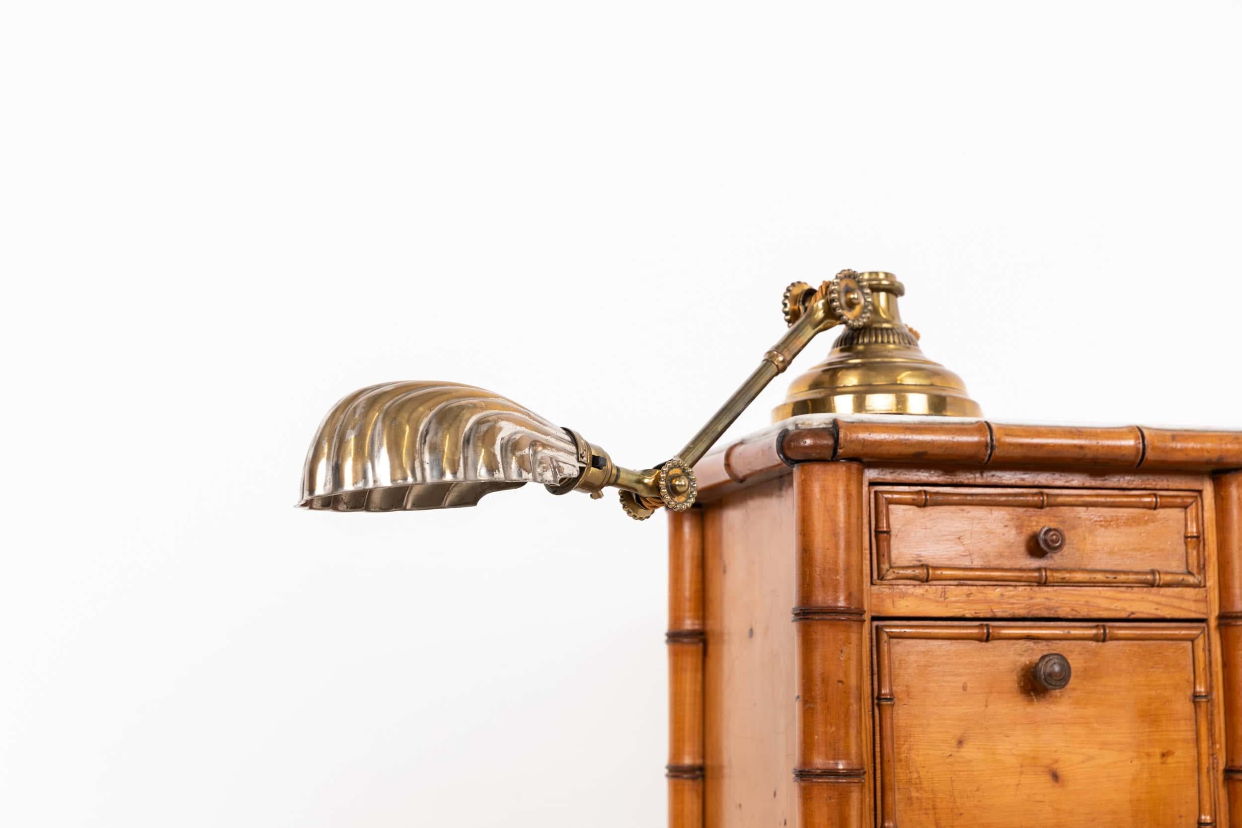 Antigua lámpara industrial de escritorio Dugdills de latón, c.1915 en venta 2