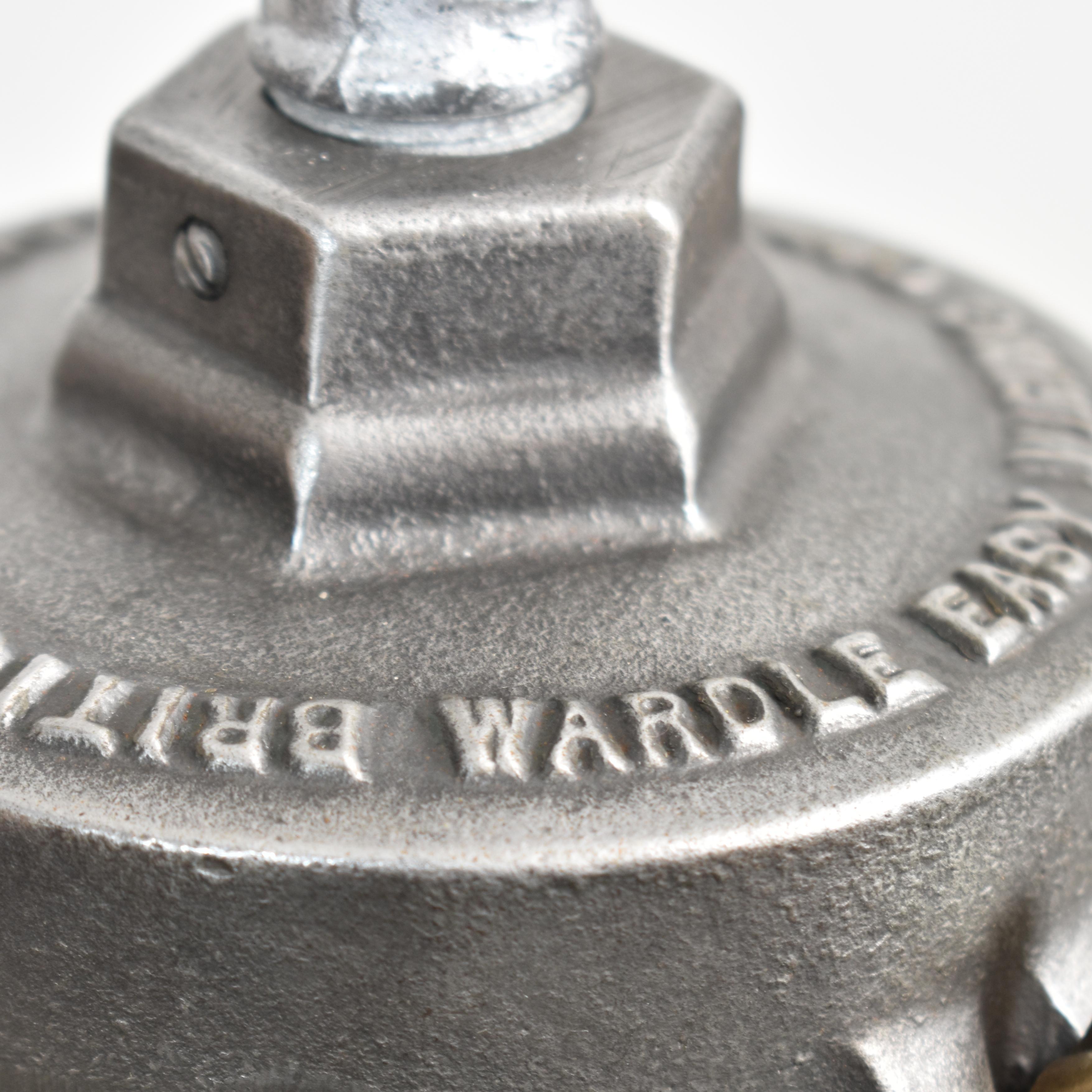 Émaillé Lampe à suspension industrielle ancienne de 16 pouces en émail de Wardle en vente