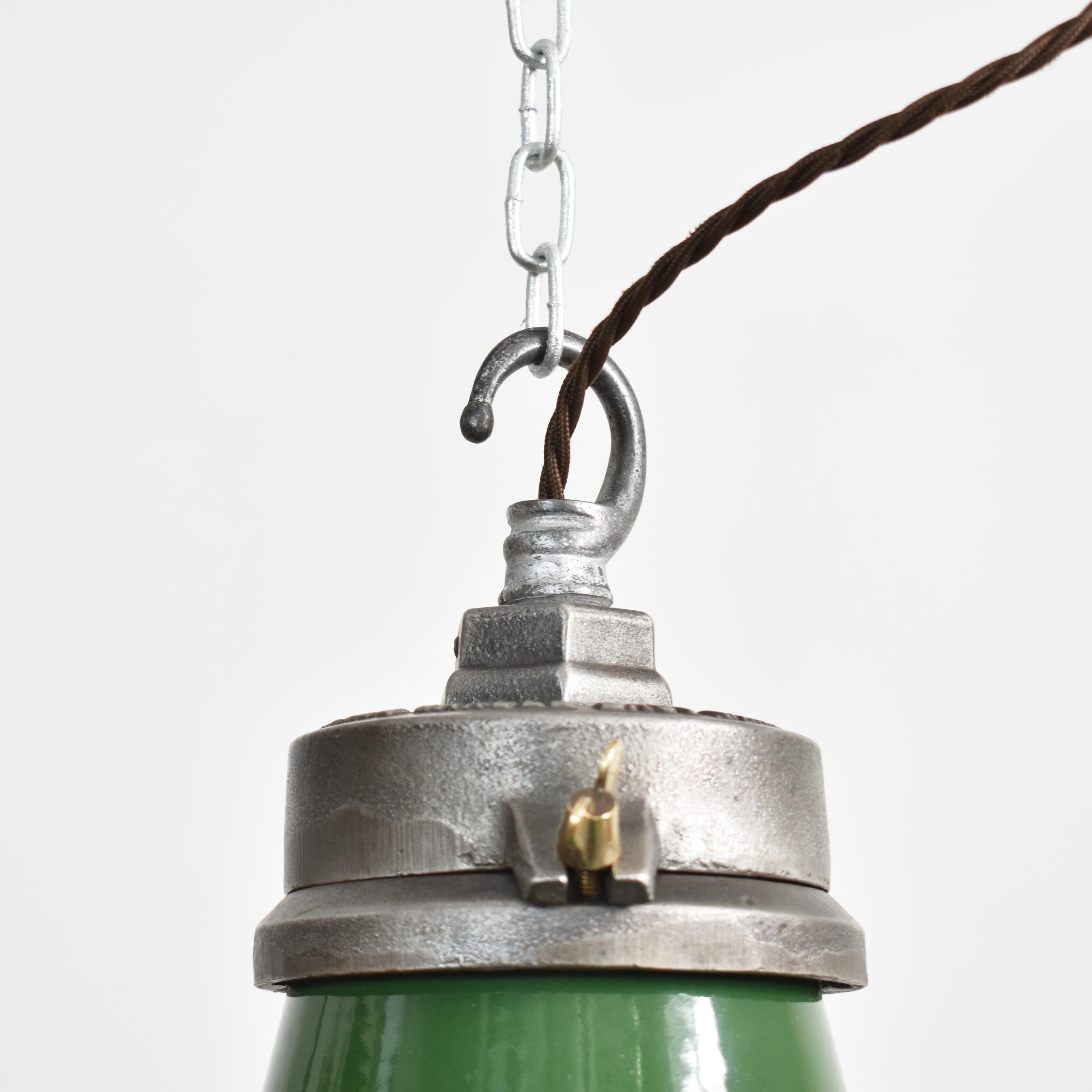 Émail Lampe à suspension industrielle ancienne de 16 pouces en émail de Wardle en vente