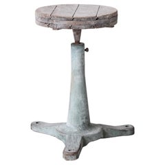Used Industrial English Sculpture Stand (No.2)