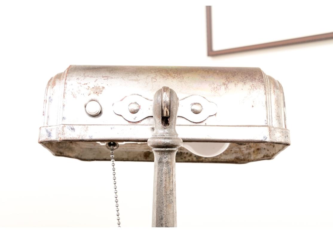 Antike Metall-Schreibtischlampe aus dem Industriezeitalter (Industriell) im Angebot