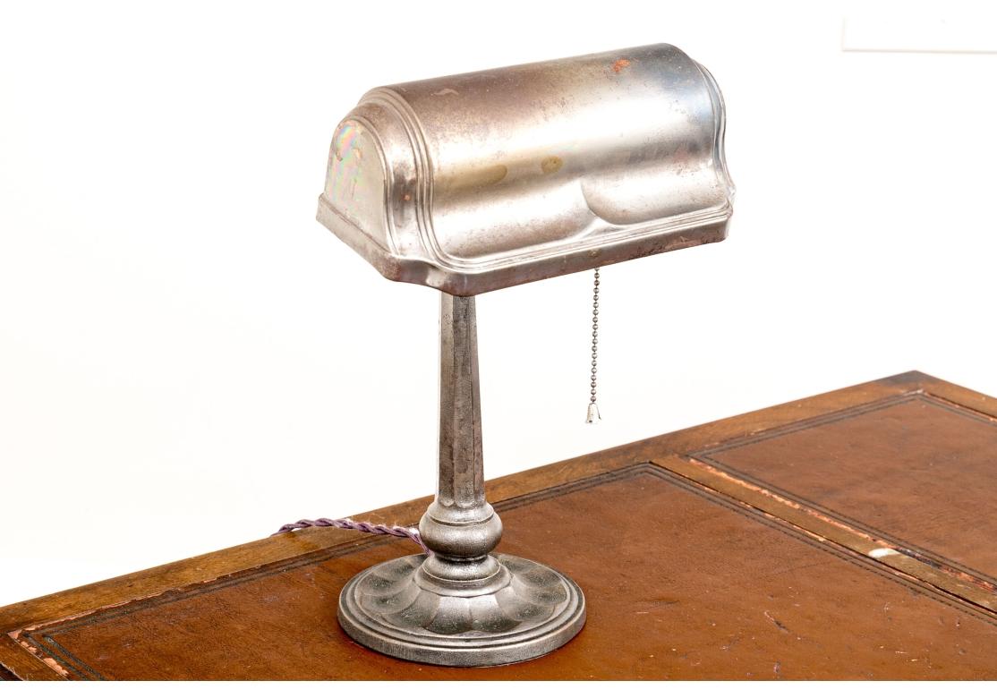 Antike Metall-Schreibtischlampe aus dem Industriezeitalter im Angebot 2