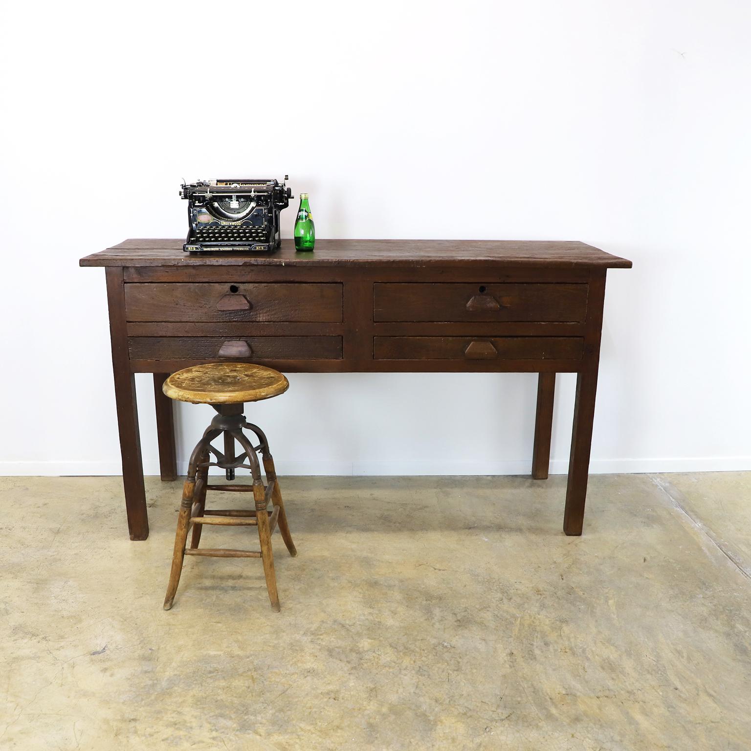 Antique Industrial Jeweler's Bench Work Table In Distressed Condition For Sale In Mexico City, CDMX