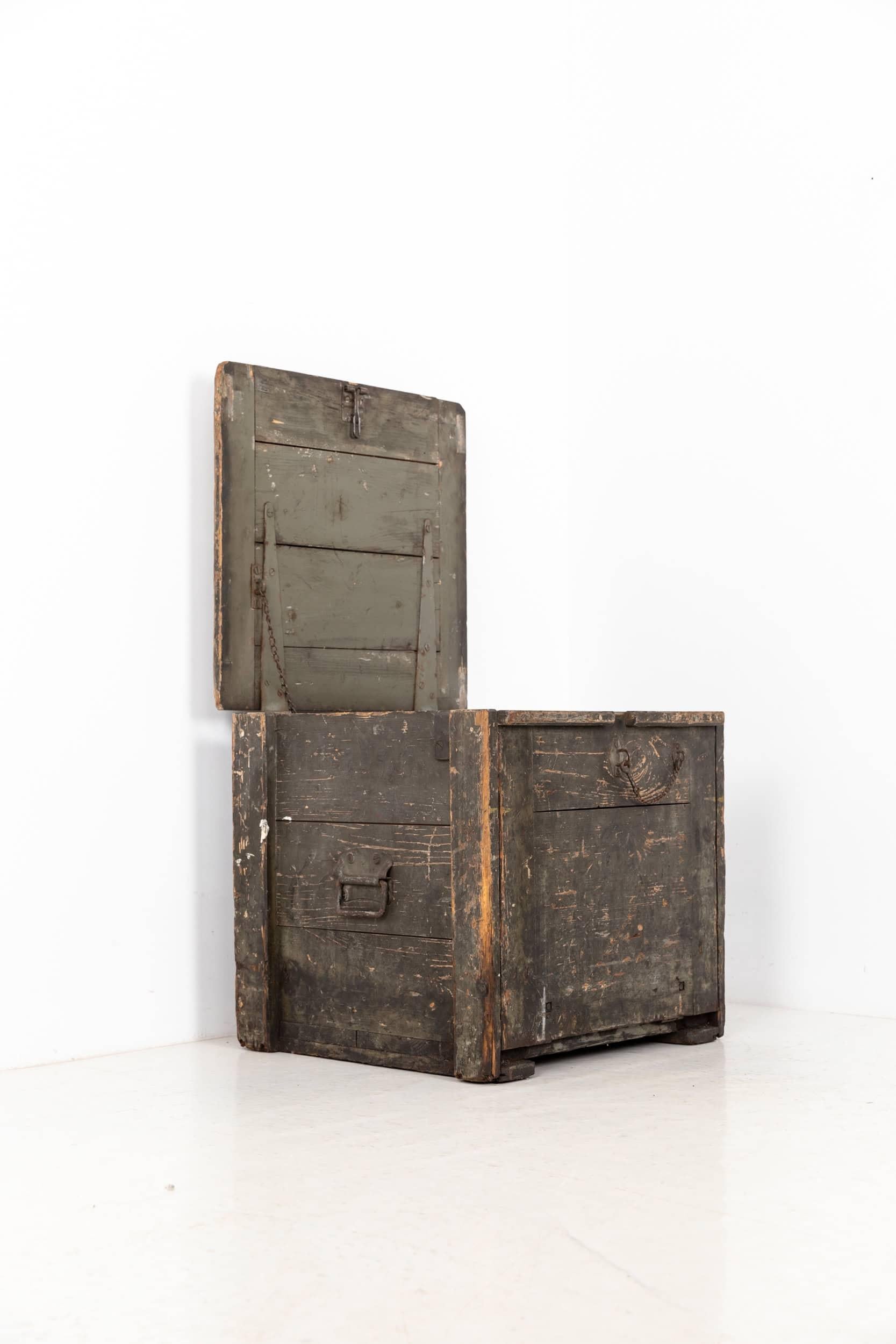 Antique Industrial Large Painted Wooden Tool Chest Trunk Box, C.1940 For Sale 4