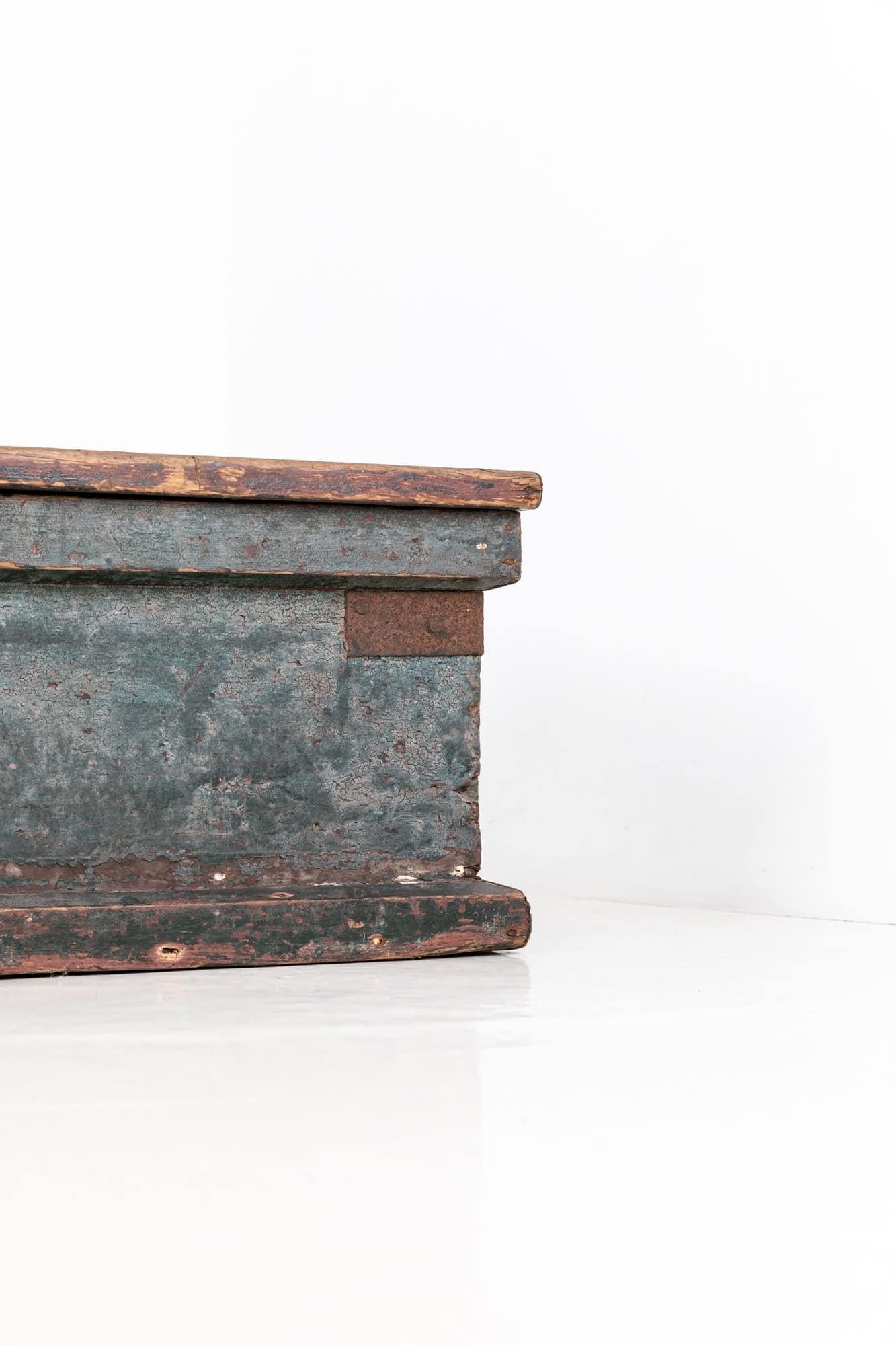 Antique Industrial Large Victorian Painted Wooden Tool Chest Trunk, C.1900 In Fair Condition In London, GB