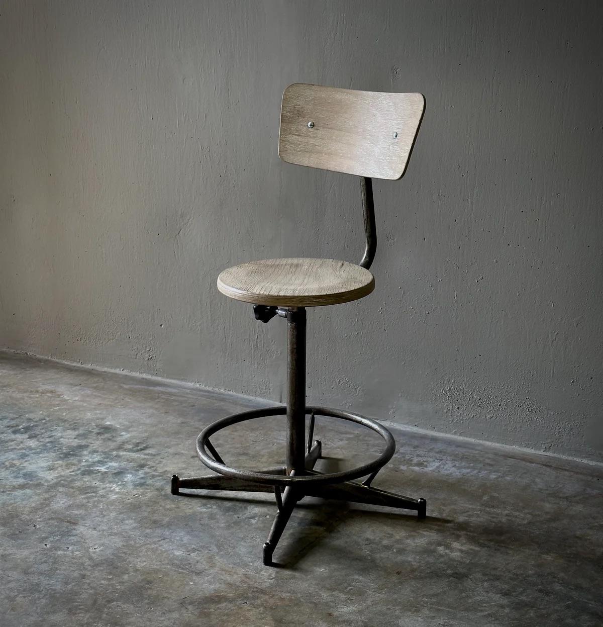 high chair swivel