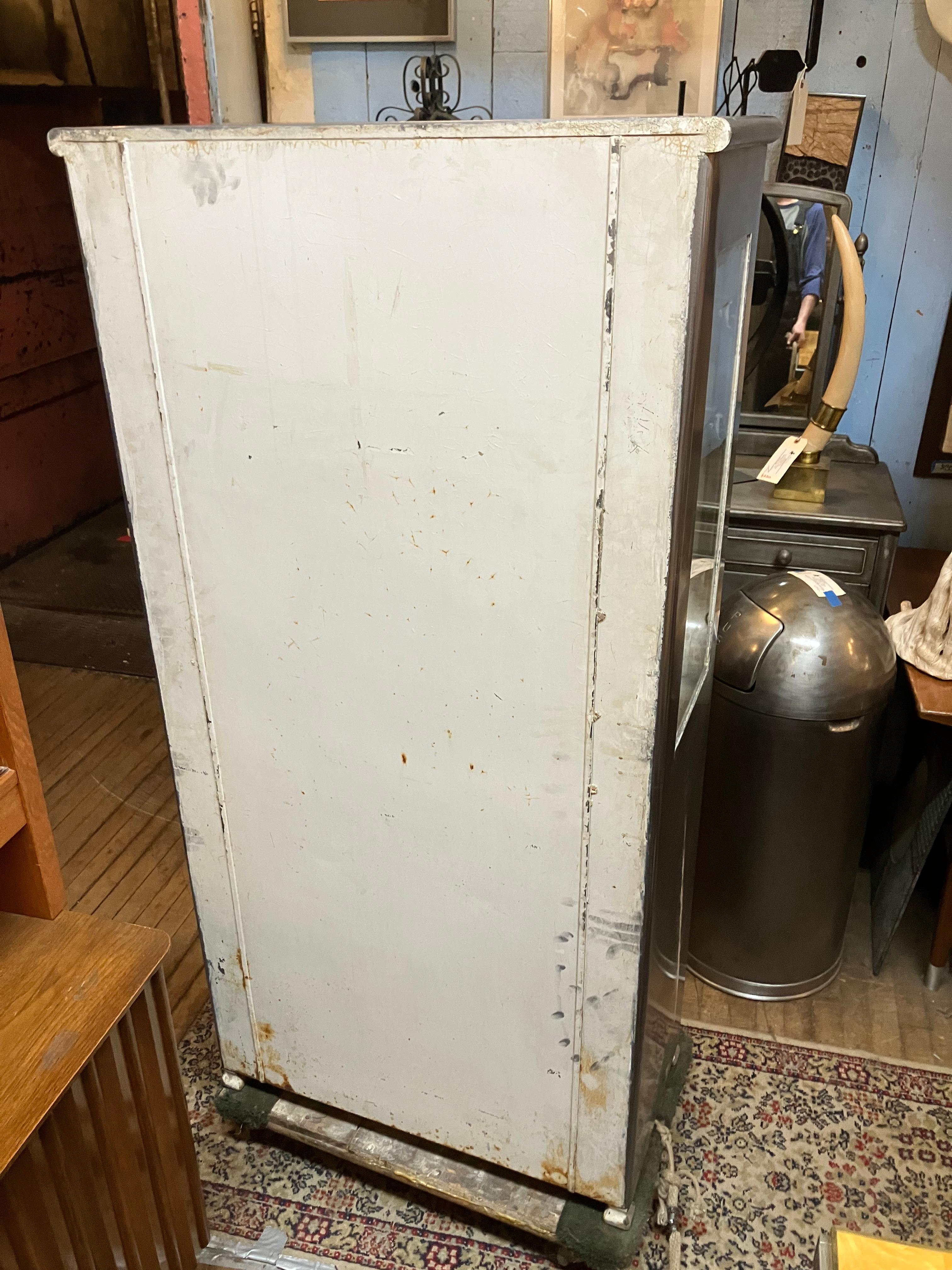 Antique Industrial Metal Medical Hutch In Good Condition In Brooklyn, NY