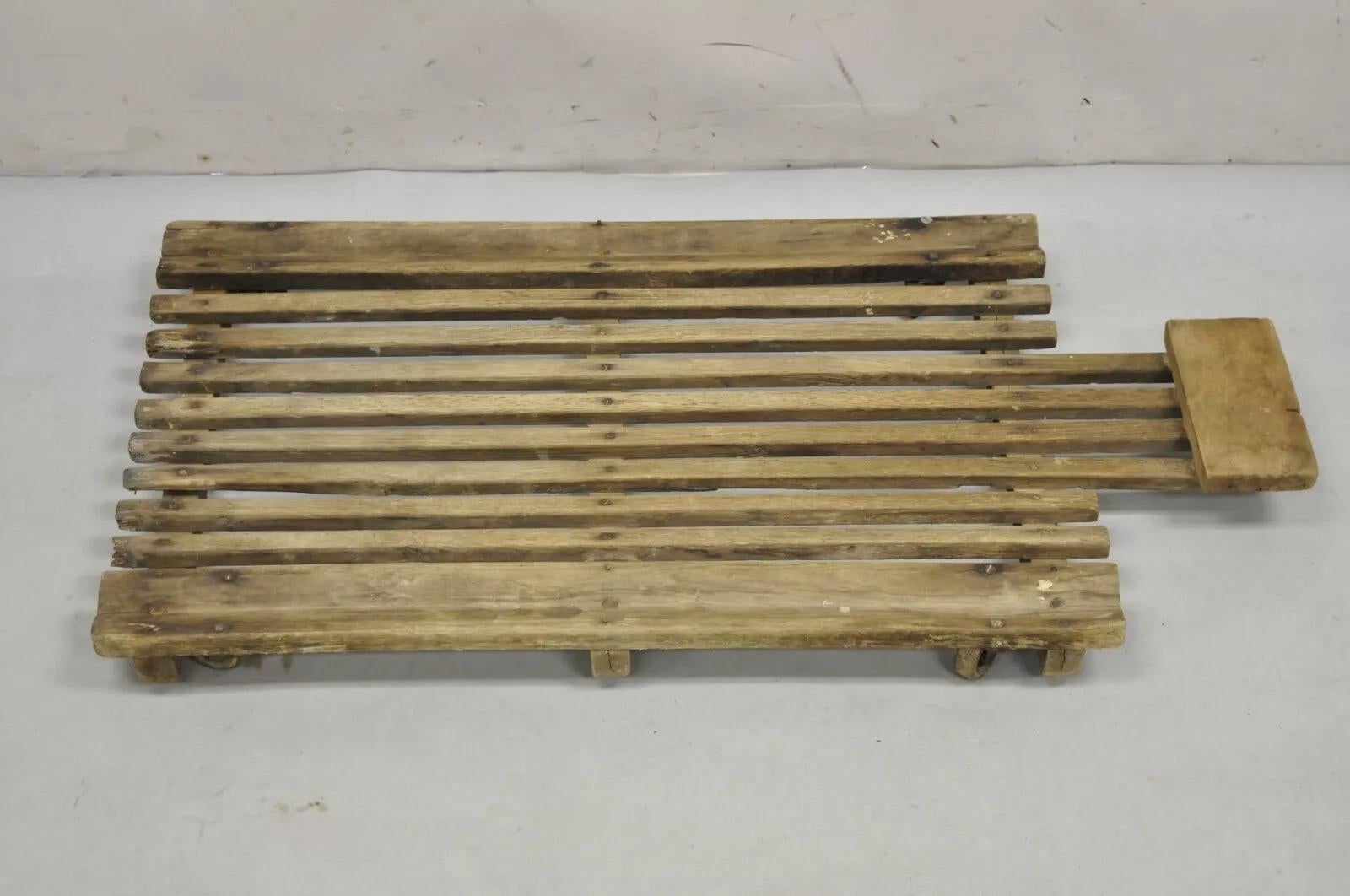 Antico, industriale, moderno, in legno, con doghe e rotelle, per il garage meccanico. in vendita 3