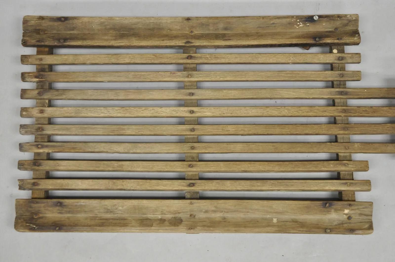 Antico, industriale, moderno, in legno, con doghe e rotelle, per il garage meccanico. in vendita 1
