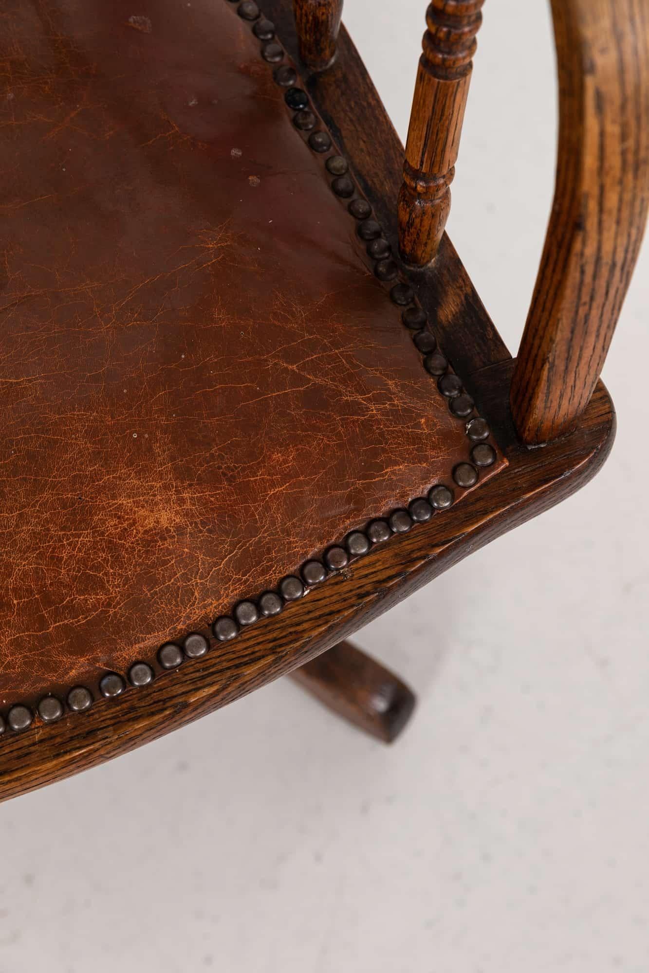 Antique Industrial Oak Swivel Desk Chair, c.1920 In Good Condition In London, GB