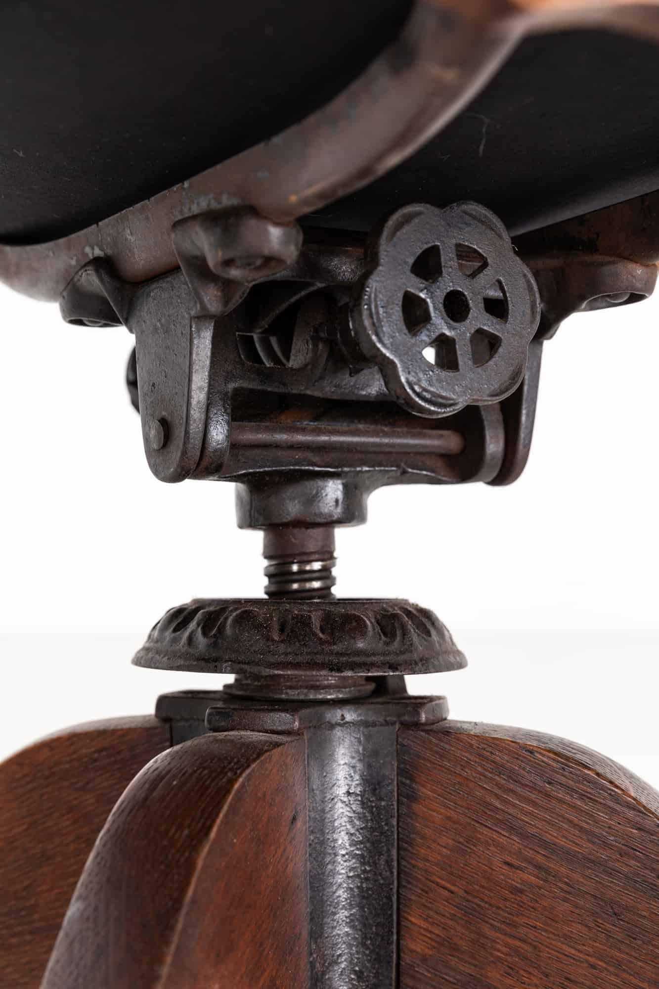 Antique Industrial Oak Swivel Desk Chair, c.1920 1