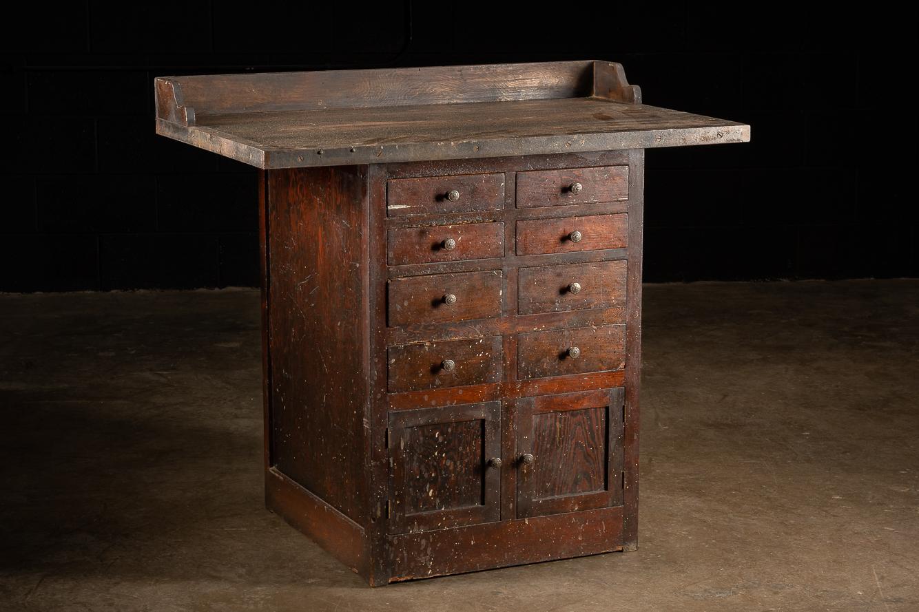 Banco de trabajo industrial antiguo con cajonera y separadores Industrial en venta
