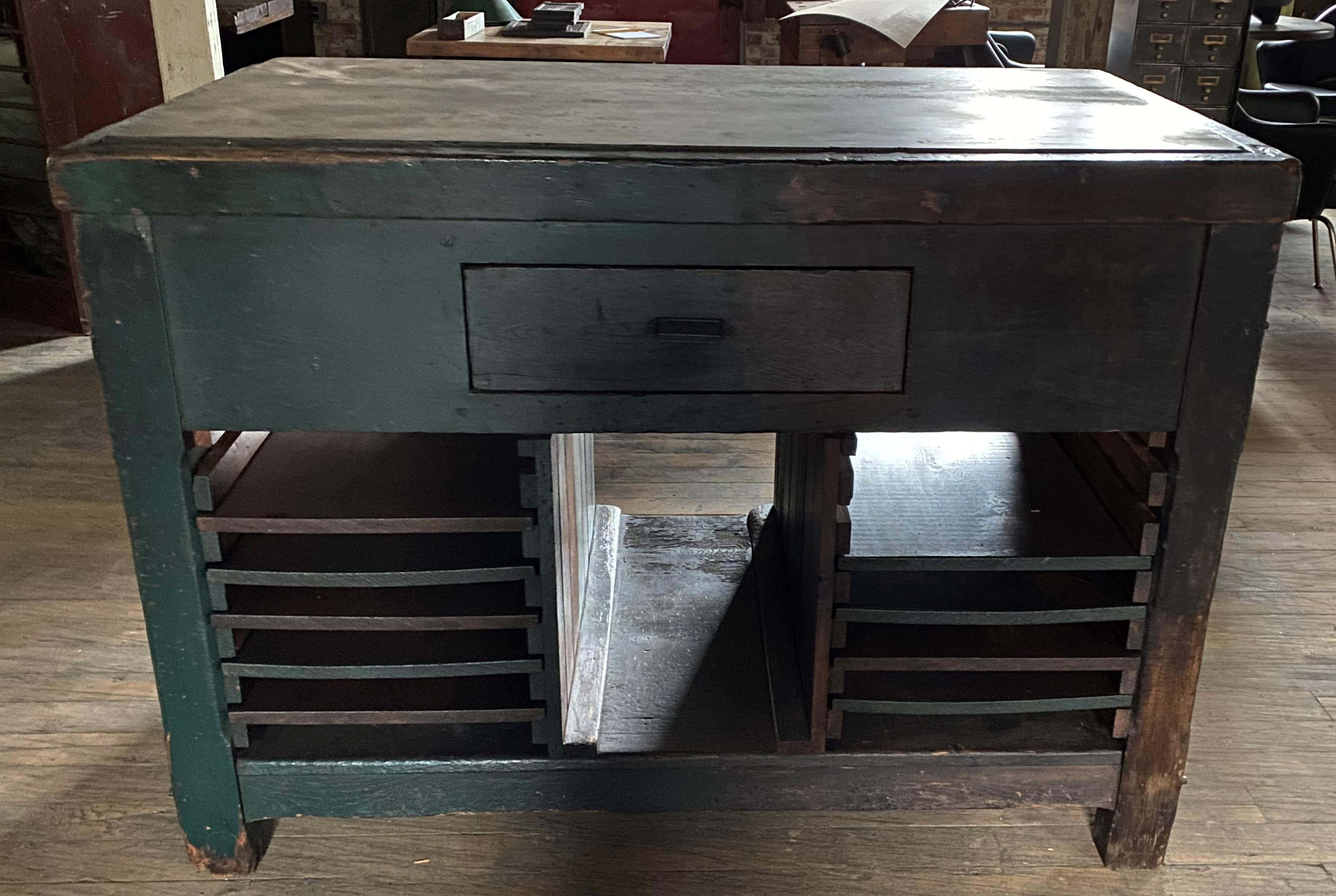 Antique Hamilton Printer's work table or cabinet
Overall dimensions - 31