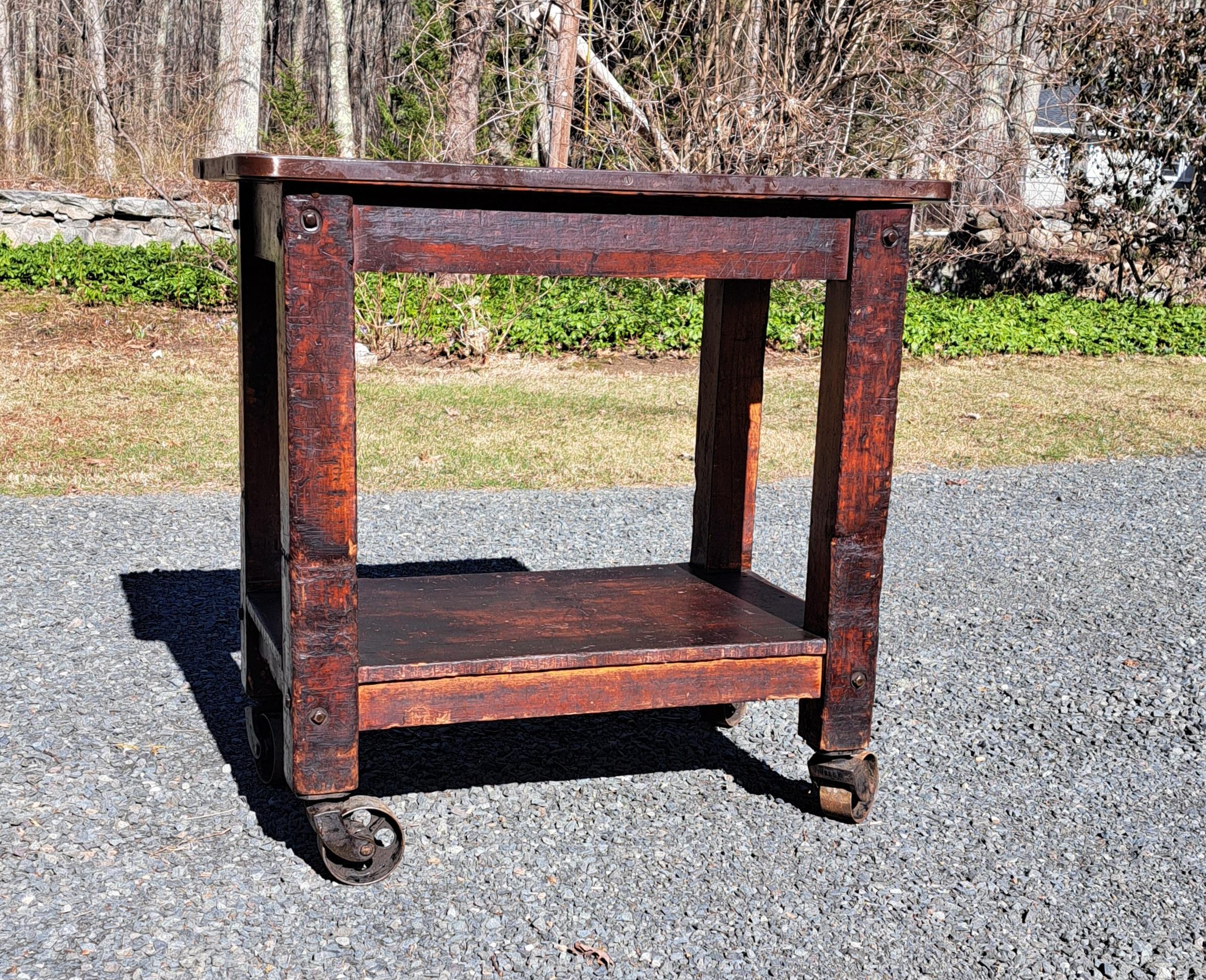 Mesa de trabajo rodante industrial antigua Isla de cocina Carrito de bar Hierro en venta