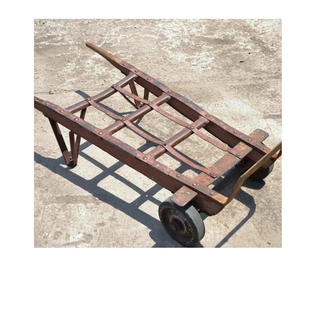 Industriel Chariot de camion industriel Steampunk ancien en fer et bois vieilli à la main en vente