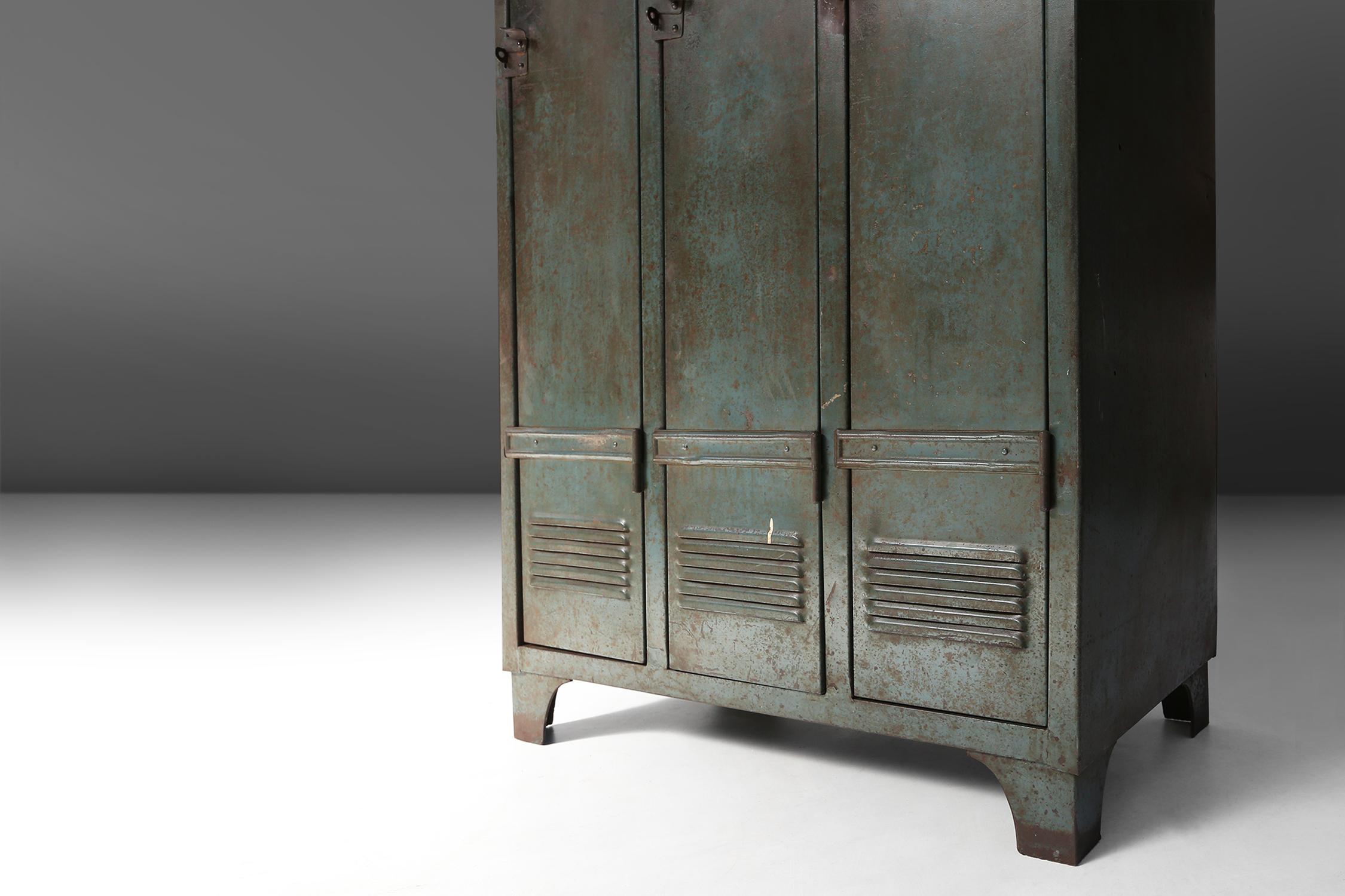 Antique industrial storage locker 1910 For Sale 4
