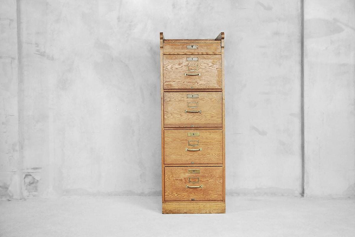 Antique Industrial Vintage Oak Filing Cabinet with Drawers, 1920s In Good Condition For Sale In Warsaw, PL