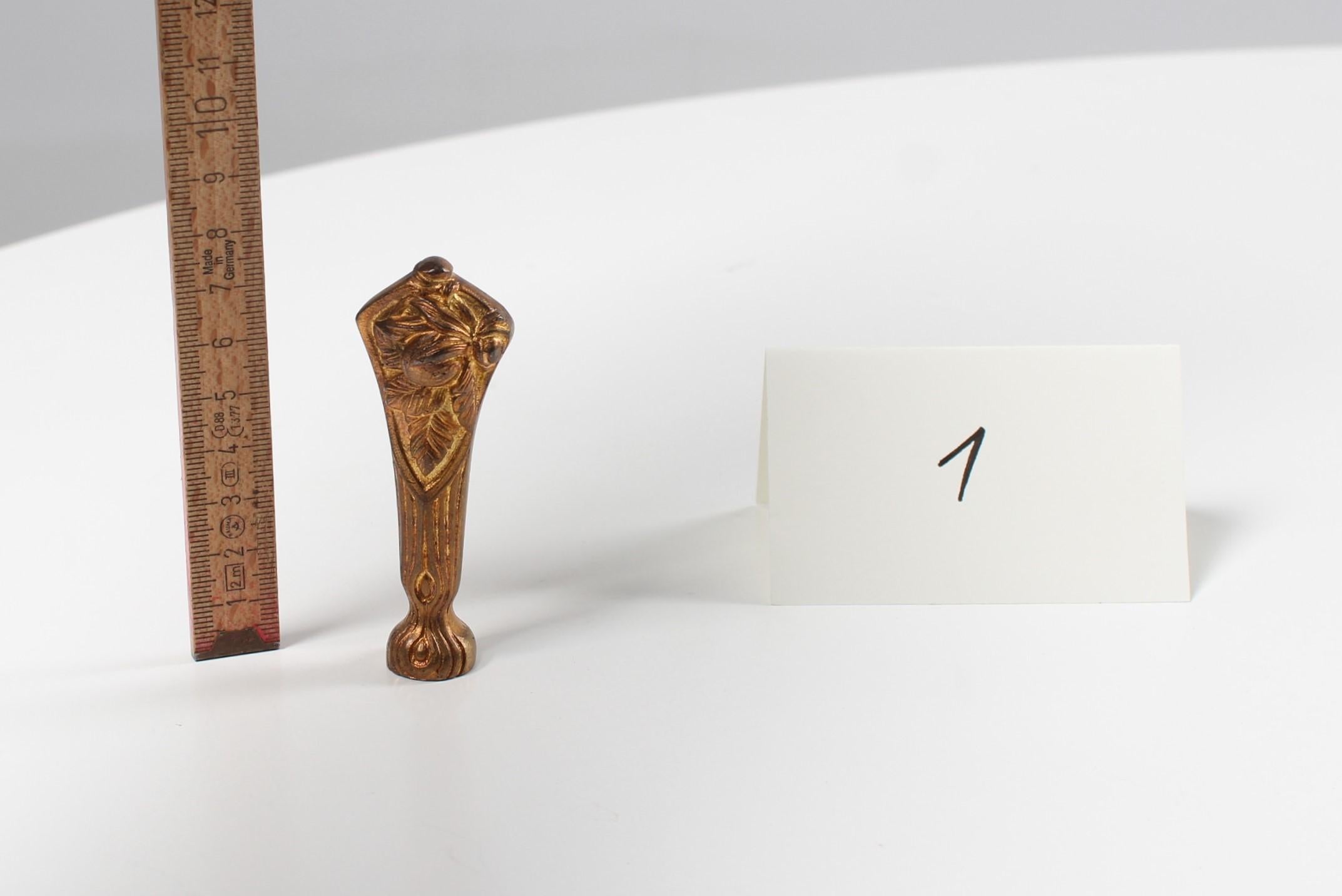 Magnifique timbre pour sceller la cire avec les initiales F.J., conservé de manière authentique
