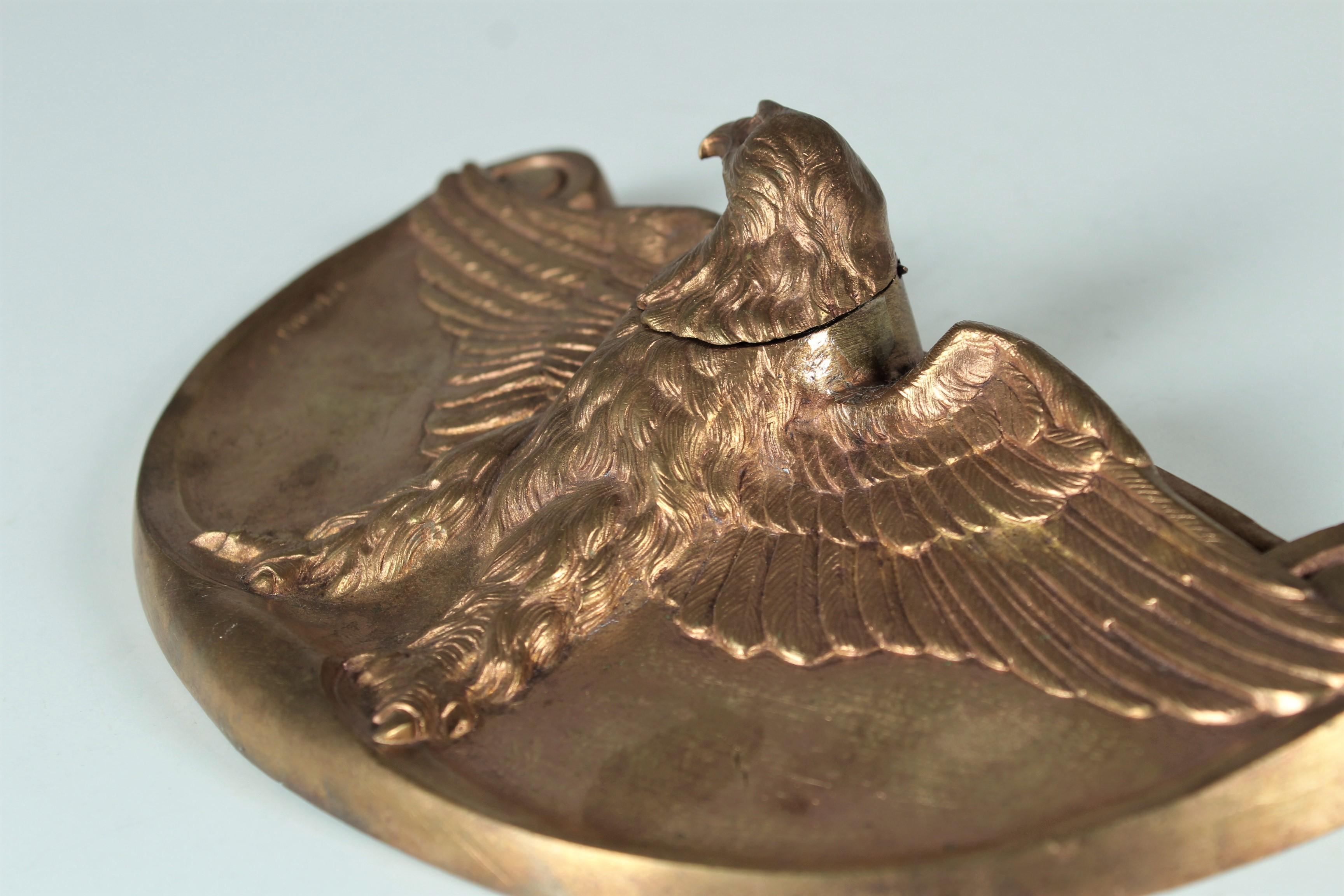 Encrier ancien, aigle d'aigle, plateau à stylos, bronze doré, signé Frecourt, Art Déco en vente 3