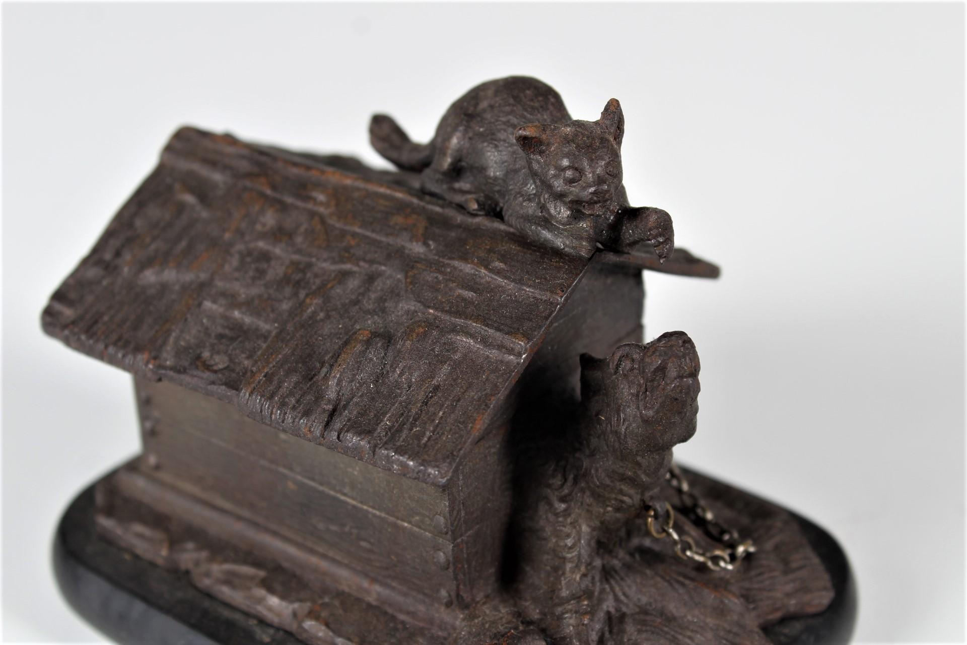 XIXe siècle Encrier antique en bronze, fin du 19e siècle, chien et chat en vente