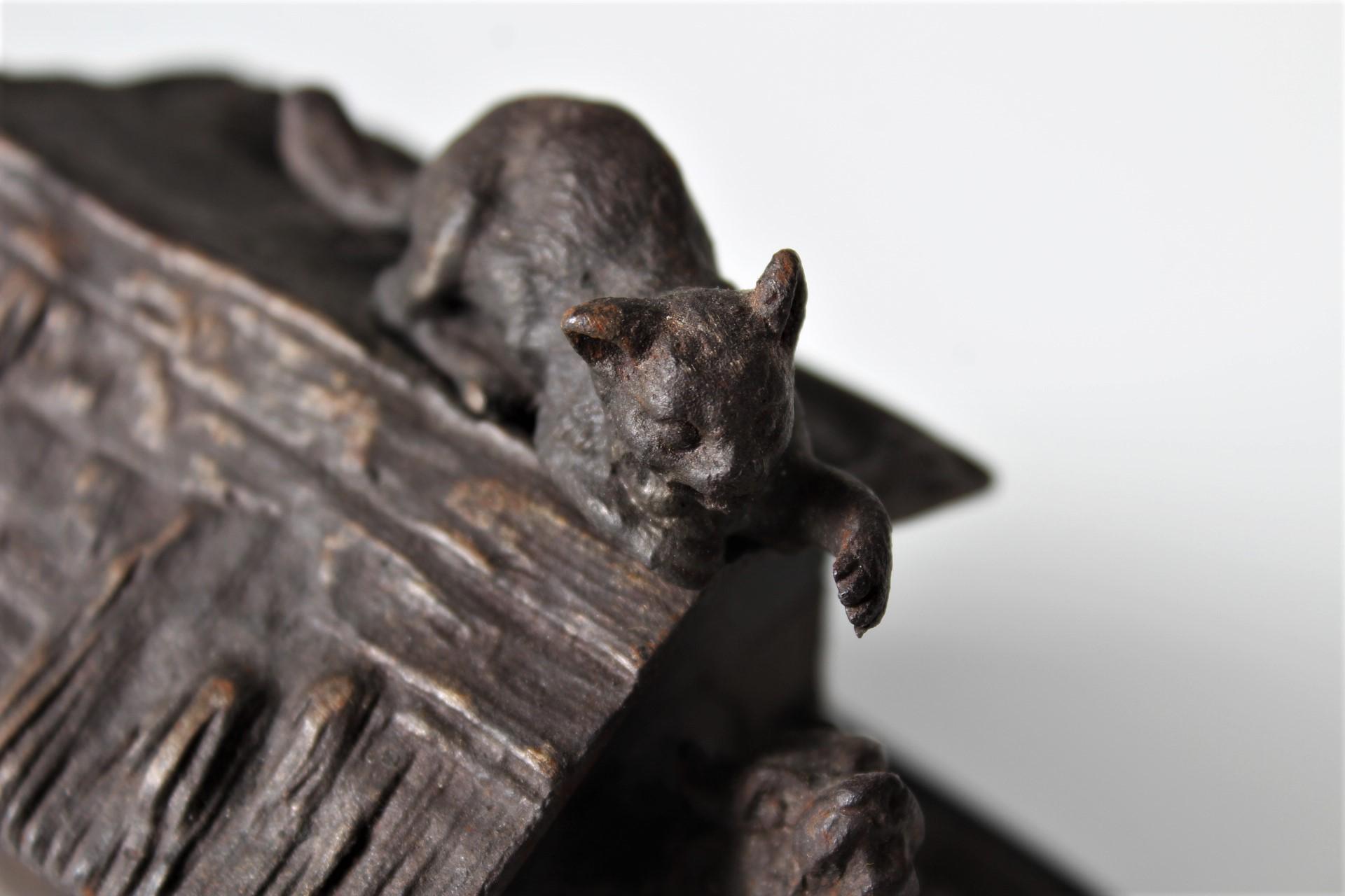 Encrier antique en bronze, fin du 19e siècle, chien et chat en vente 3