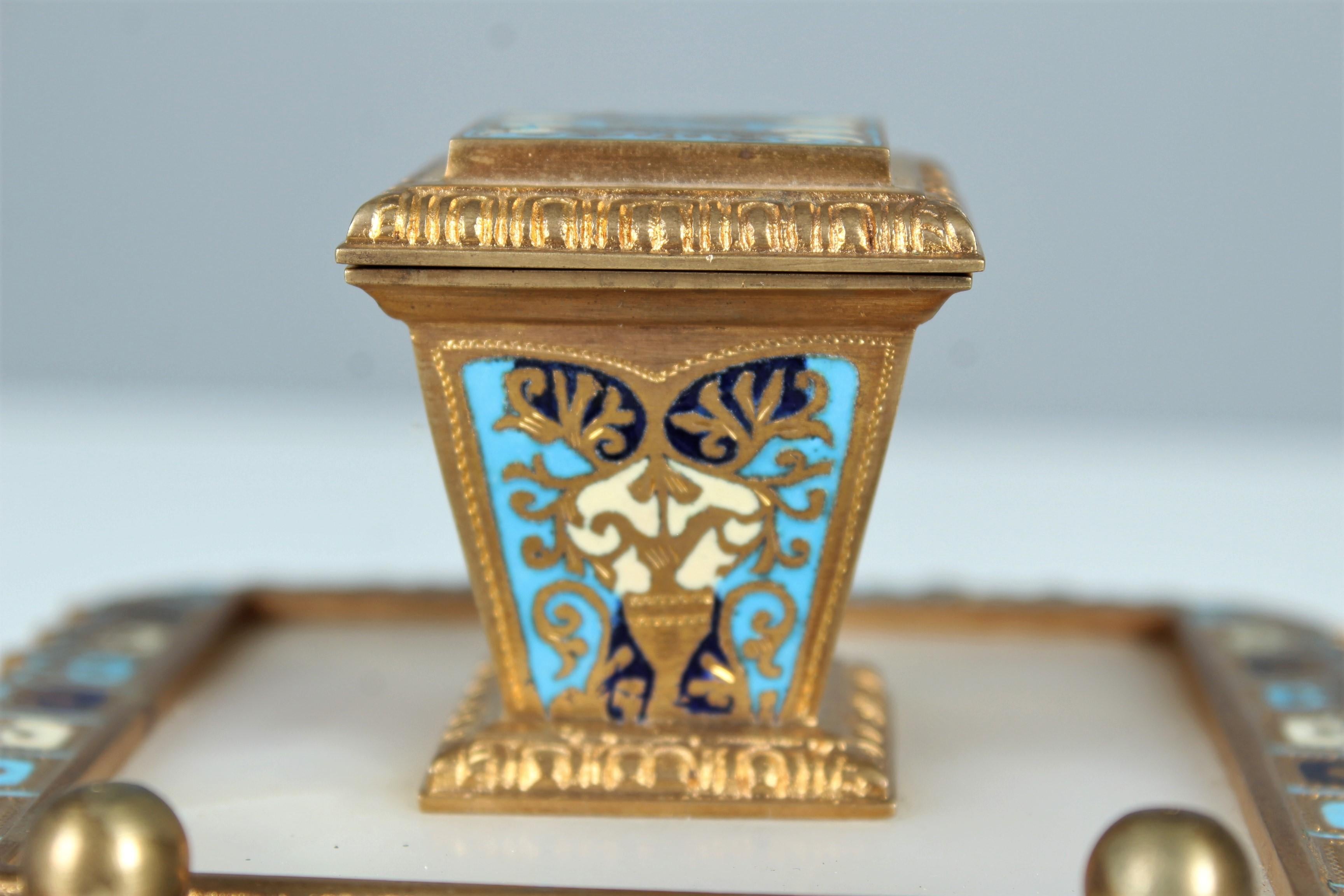 Antikes Tintenfass, vergoldete Bronze, antikes Schreibtisch Utensil, französischer Stifthalter, umgeben  im Angebot 1