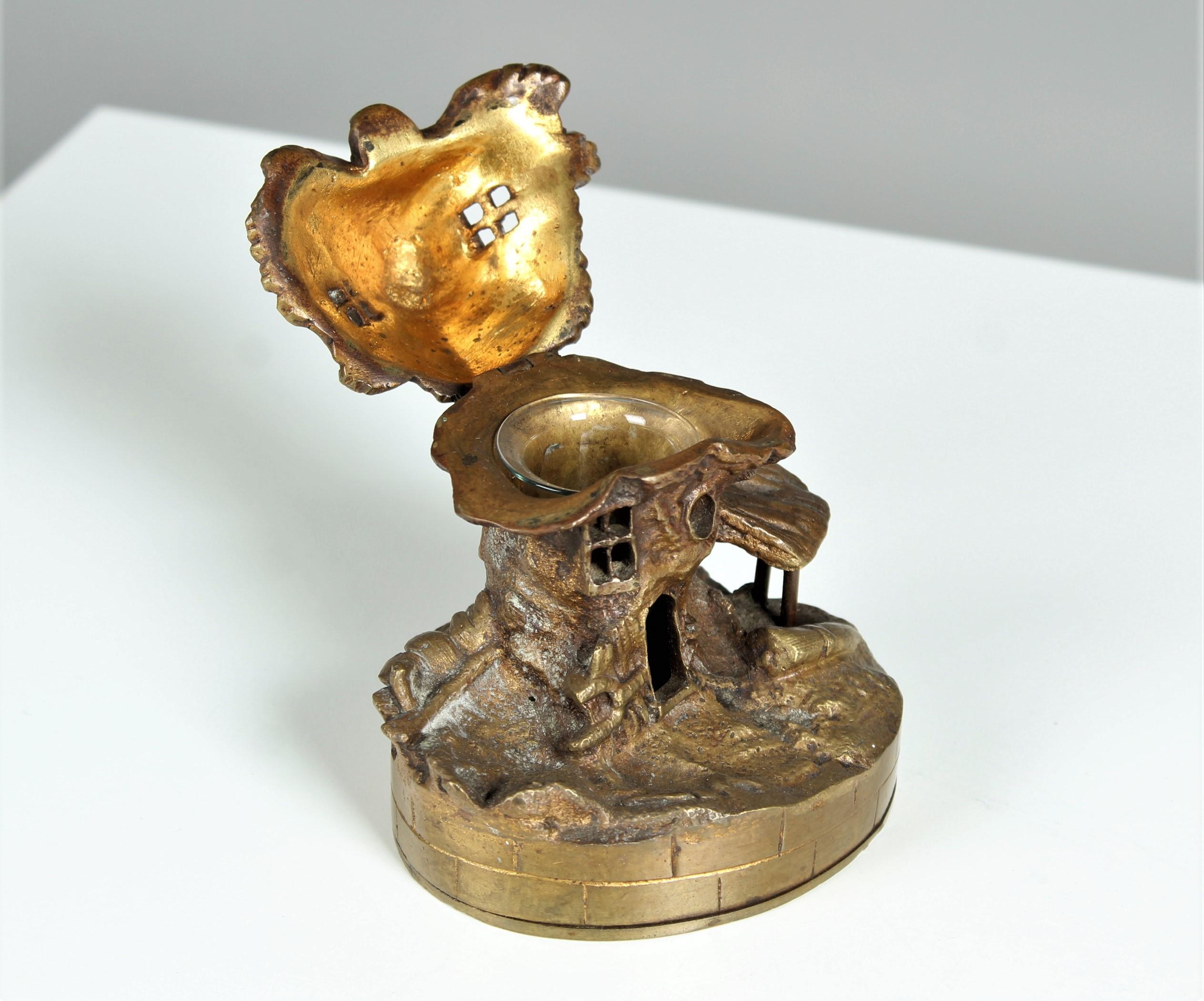 Exceptional antique inkwell made from bronze, gilded.
Little house with cute details.
Nice bronze work, beautifully chiseled.
The original glass insert is existing.
A similar inkwell can be found in the specialized literature: 