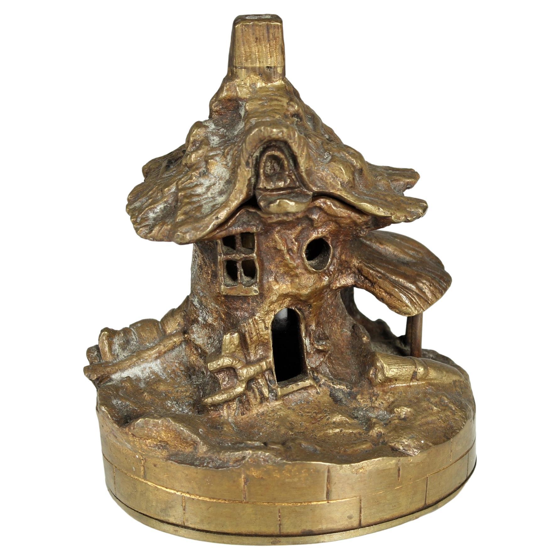 Encrier ancien, bronze doré, cottage en forme de sabot torsadé, vers 1880