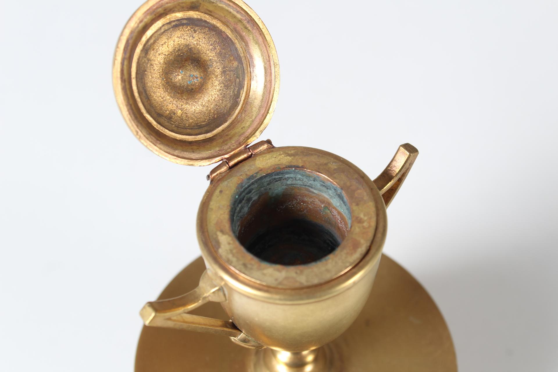 Encrier d'antiquités, bronze doré, outil de bureau ancien, forme de vase en vente 3