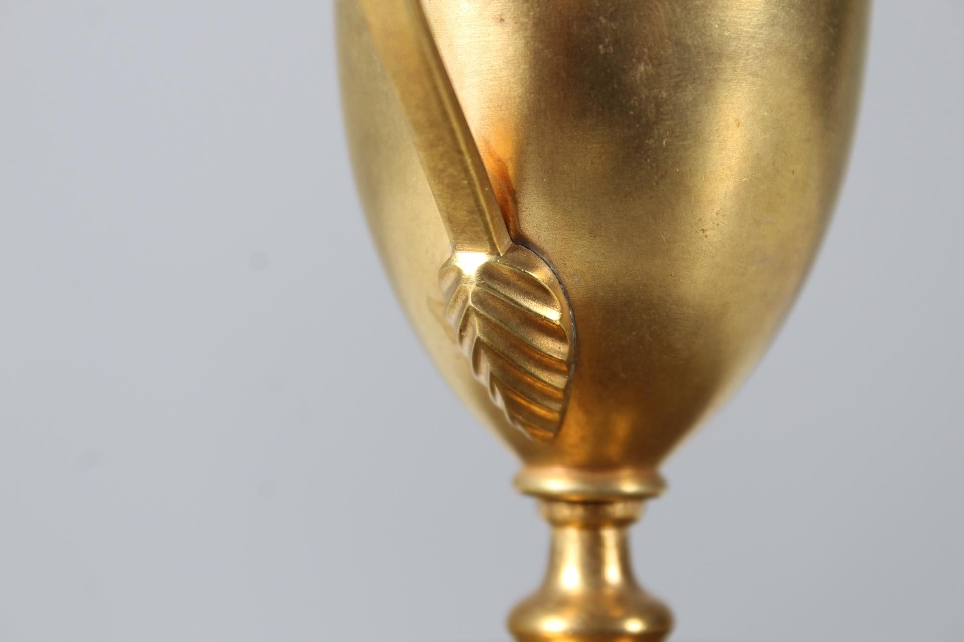 Or Encrier d'antiquités, bronze doré, outil de bureau ancien, forme de vase en vente