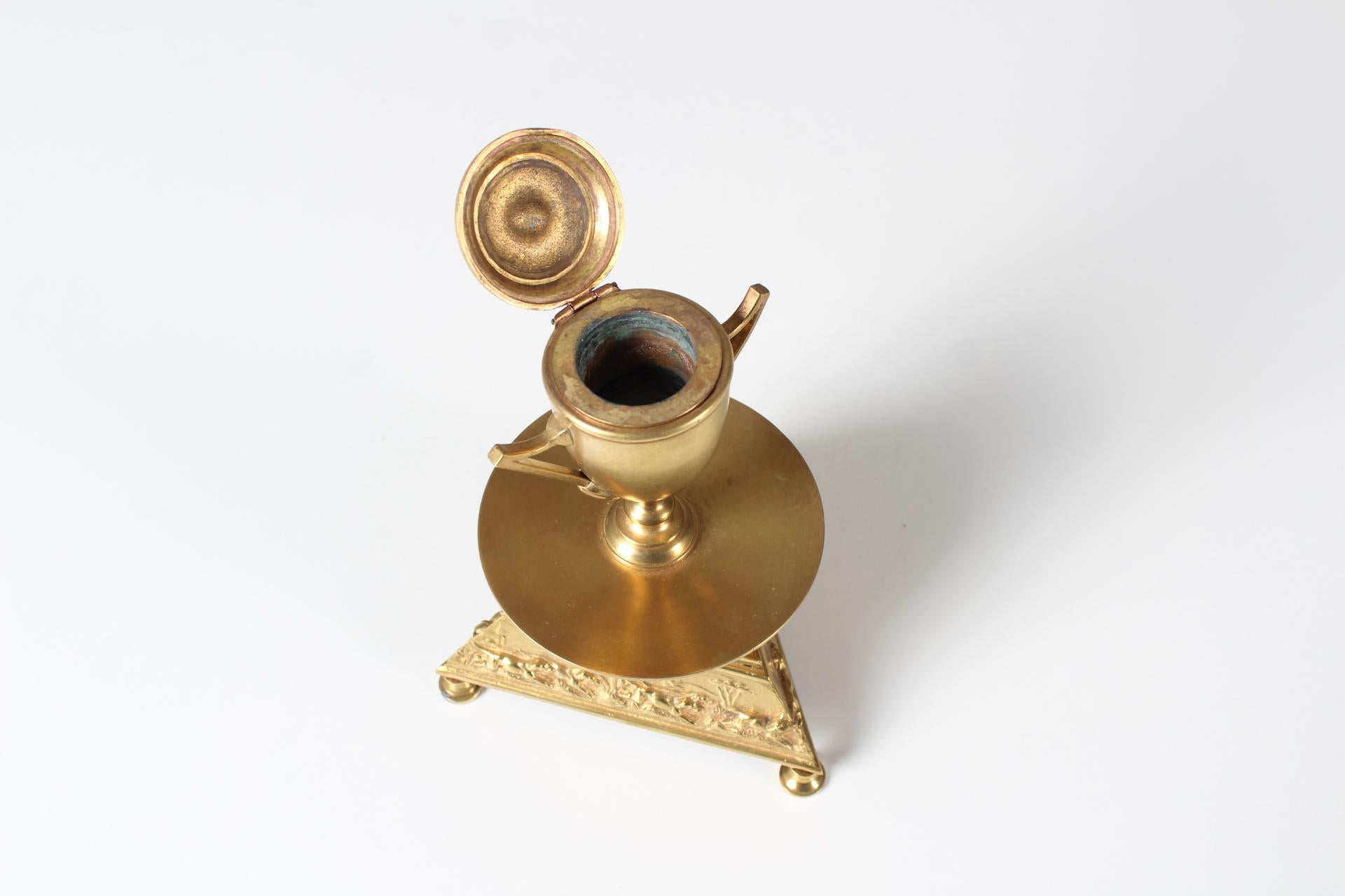 Encrier d'antiquités, bronze doré, outil de bureau ancien, forme de vase en vente 1