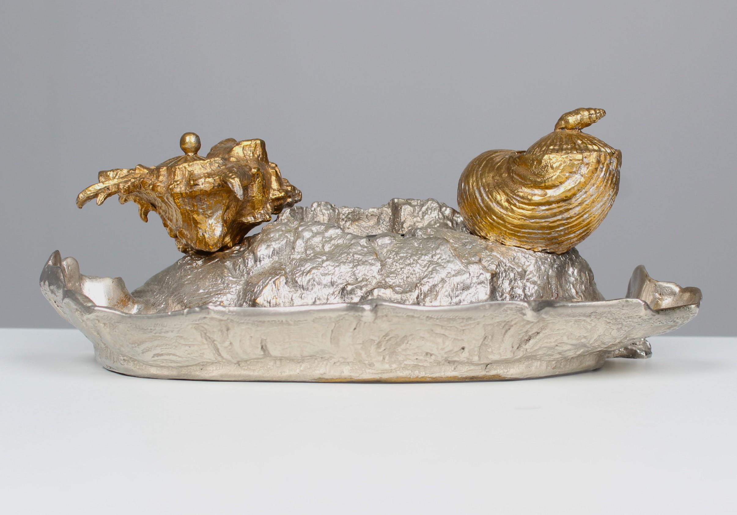 Antikes Tintenfass, Muscheln, vergoldet und versilbert, Bronzedorée, Mitte 19. im Angebot 3