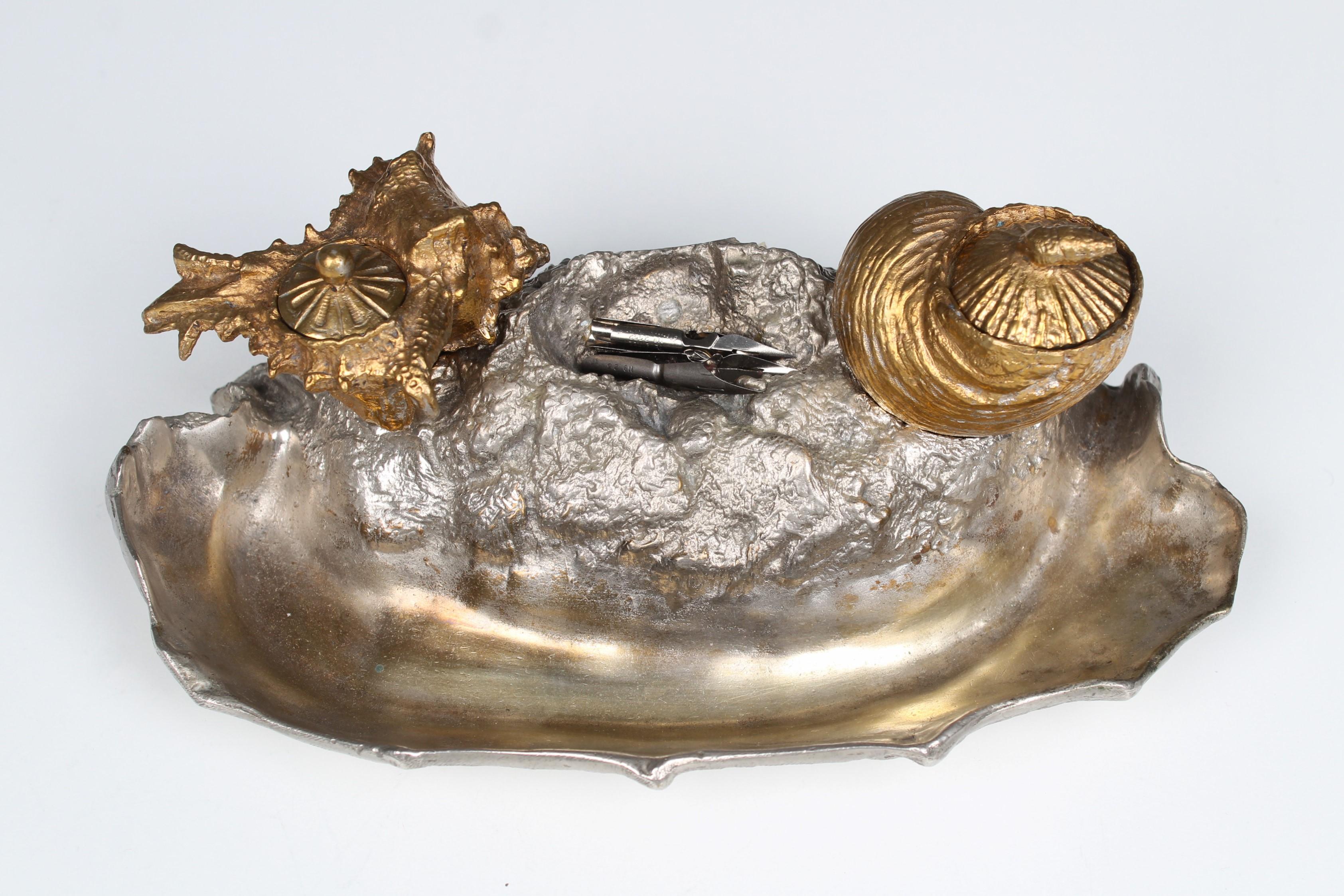 Antikes Tintenfass, Muscheln, vergoldet und versilbert, Bronzedorée, Mitte 19. im Angebot 1