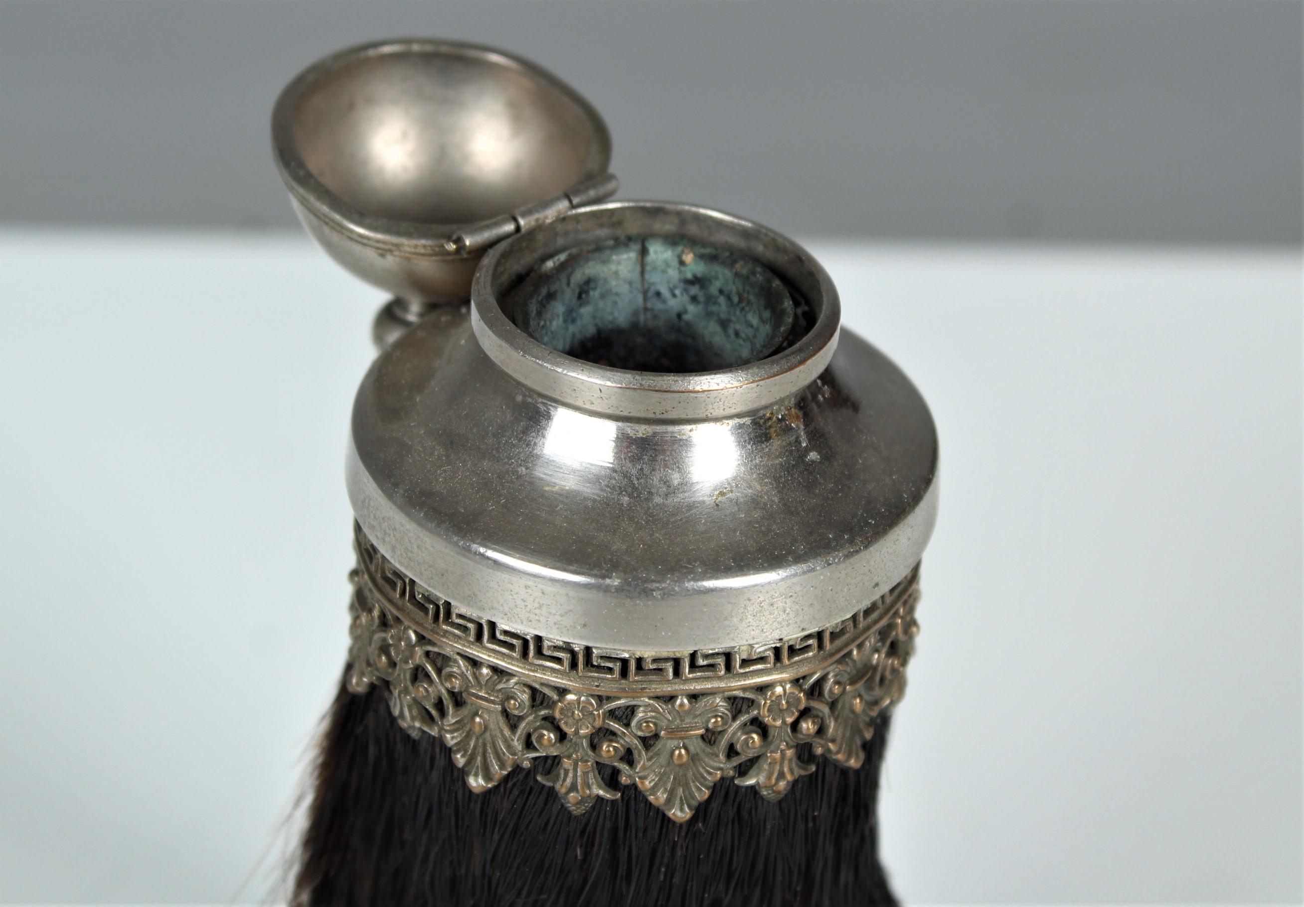 Exceptional inkwell made from a wild boar foot. 
Beautiful craftsmanship from the late 19th century.




.