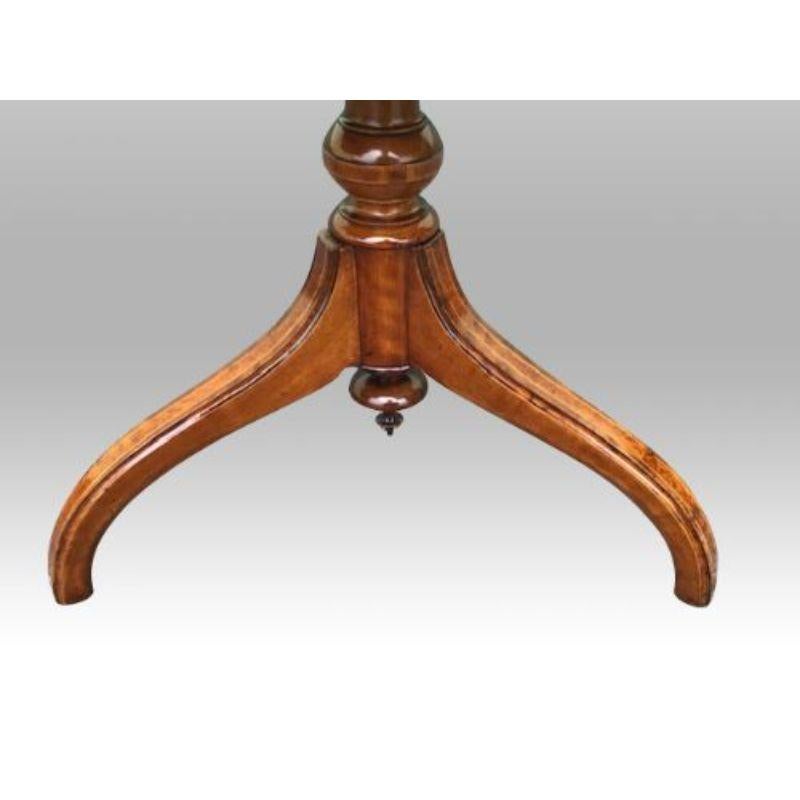 Antique Inlaid and Cross Banded Burr Walnut Book Reading Lamp Table In Good Condition In Antrim, GB
