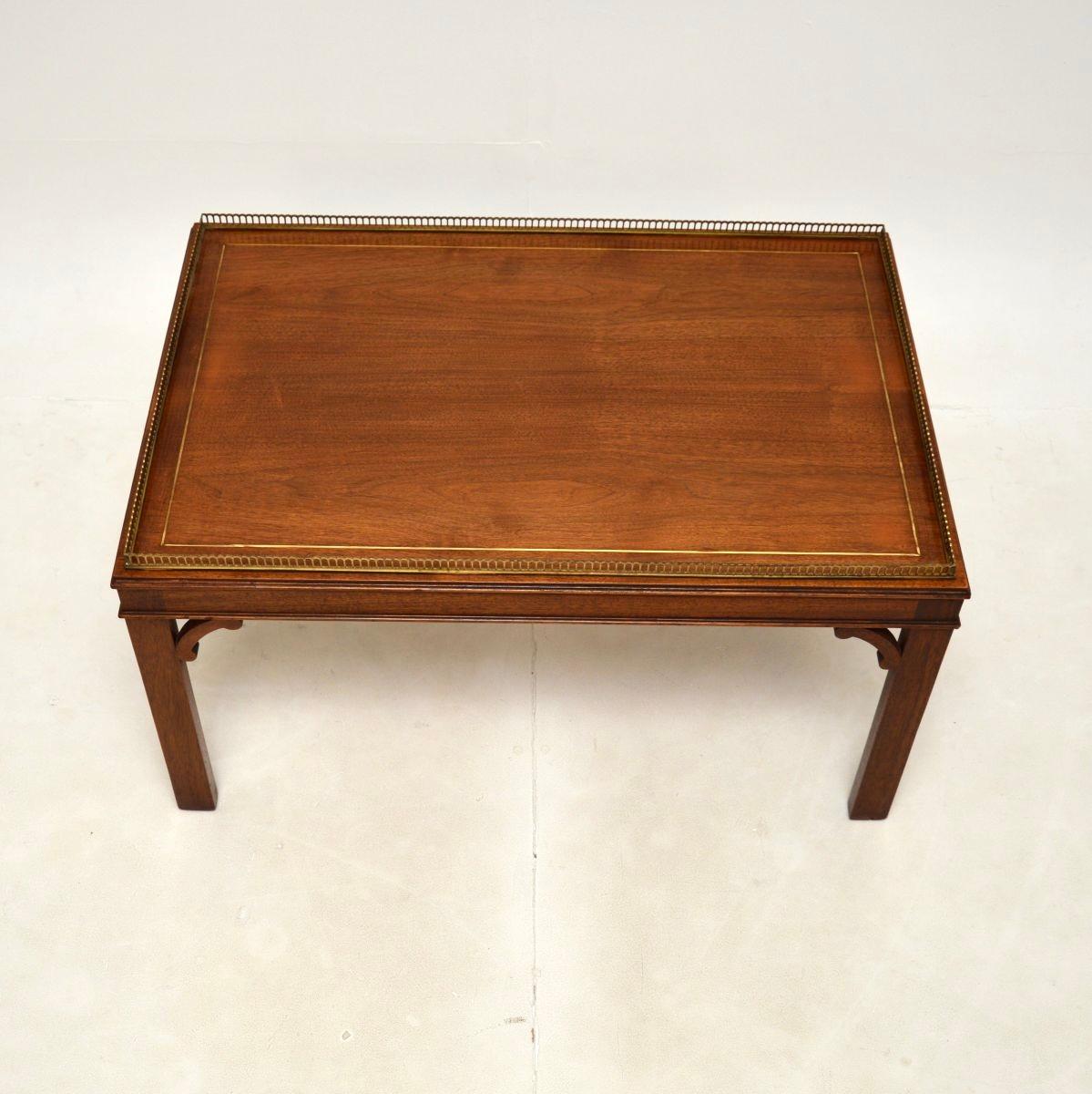 Incrusté Antique Inlaid Brass Chippendale Style Coffee Table en vente