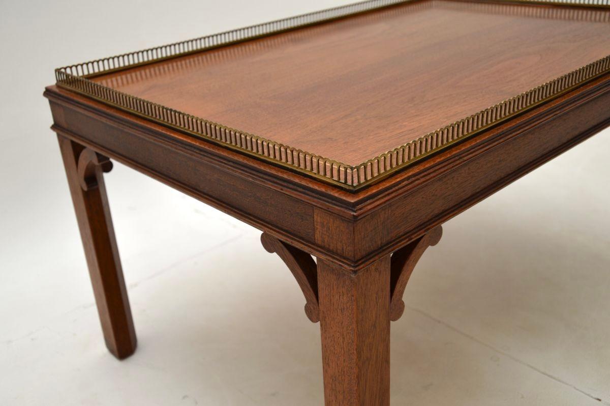 Milieu du XXe siècle Antique Inlaid Brass Chippendale Style Coffee Table en vente