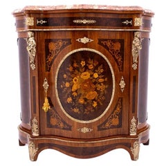 Ancienne commode marquetée, France, vers 1850. Après la rénovation.