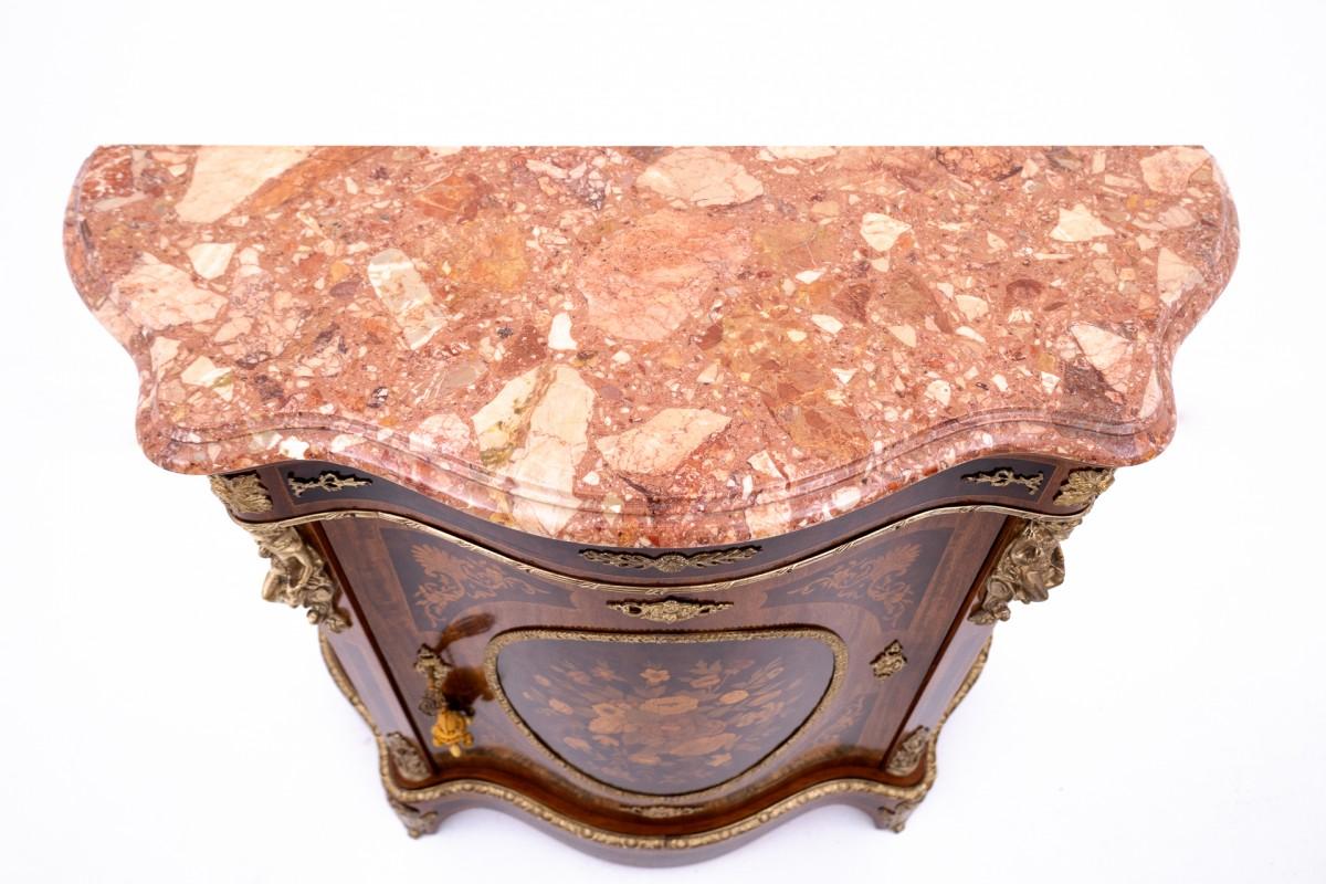 Antike Kommode mit Intarsien, Frankreich, um 1850. (Walnuss) im Angebot