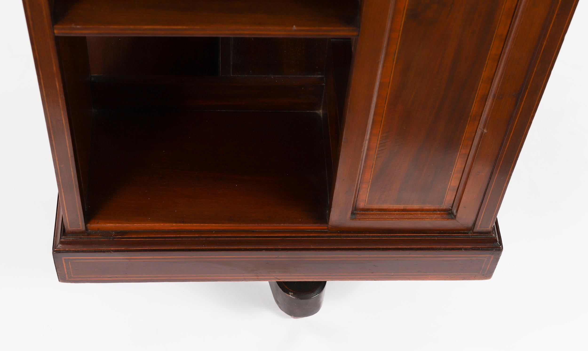 Antique Inlaid Flame Mahogany Revolving Bookcase 20th Century For Sale 4
