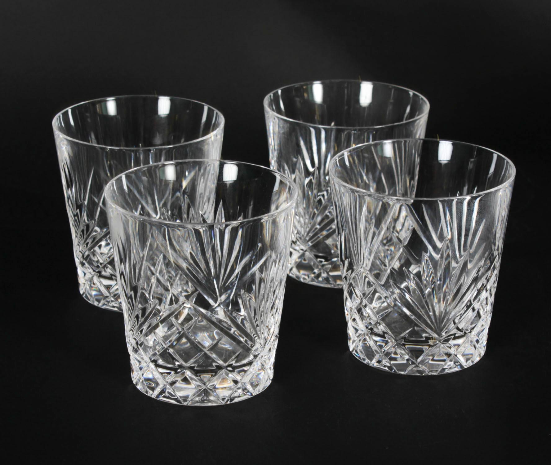 Antico decanter a fiamma intarsiata in mogano con tre cristalli Tantalus XIX secolo in vendita 6